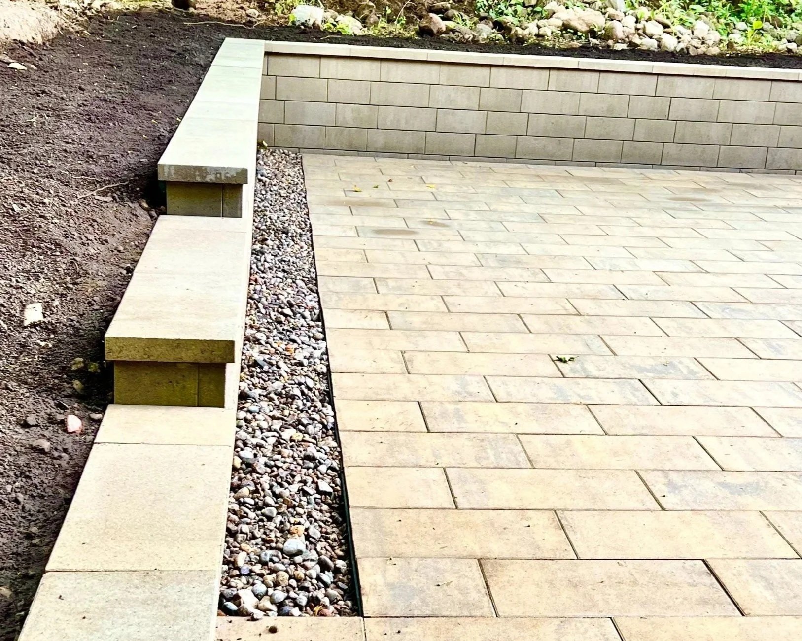 Interlock patio with retaining wall and steps in Ottawa
