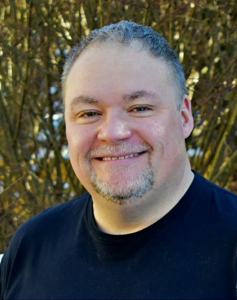Headshot of Tom Bastek