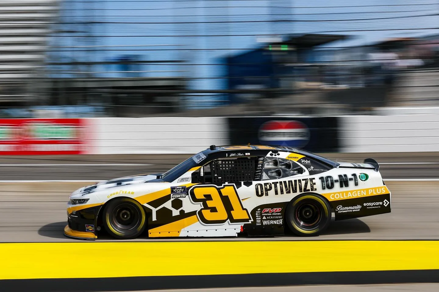 Rolling off p17 tonight here @martinsvilleswy. 🕰️Looking forward to taking our @optiwizehealth Chevy to the front! Green flag drops at 7:30 EST on @thecw.