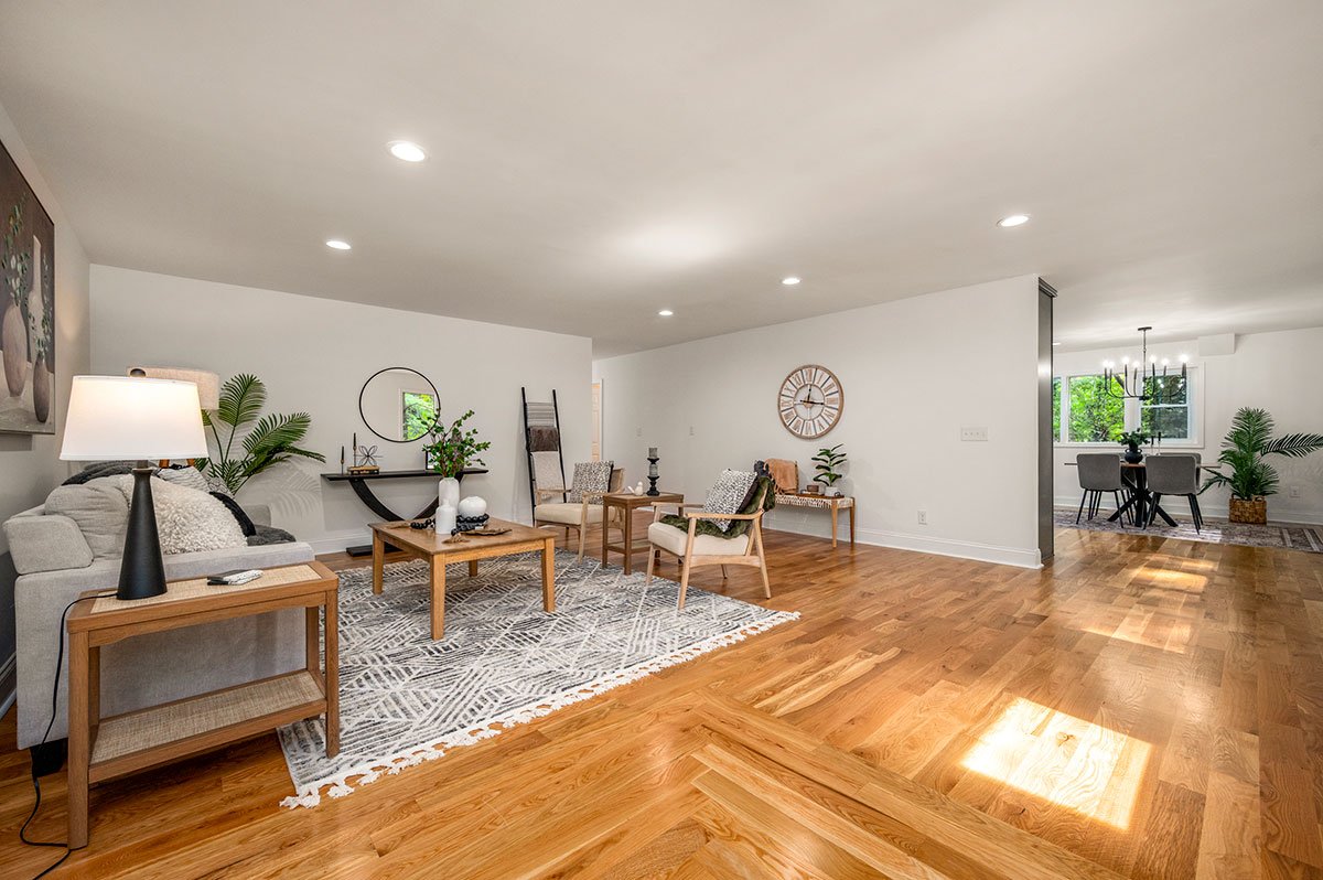 Premier-Design-Construction_160-Lasae_Living-Room-View.jpg
