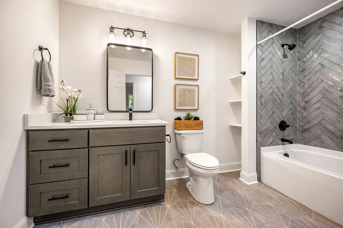 Premier-Design-Construction_160-Lasae_Bathroom-View.jpg