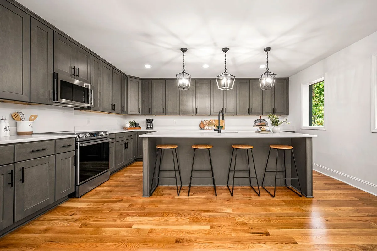 Premier-Design-Construction_160-Lasae_L-Kitchen-View.jpg