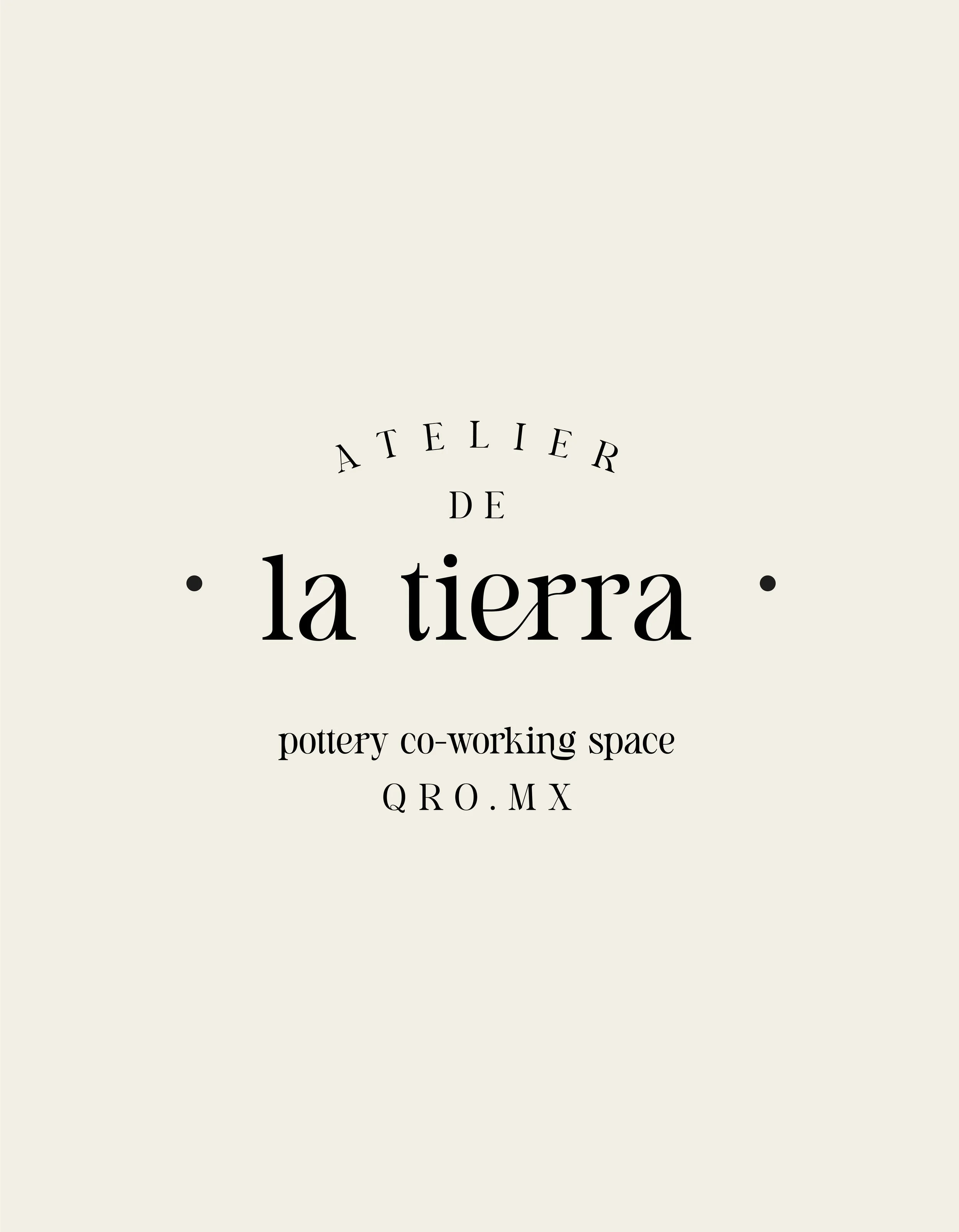 Flyer for an open pottery co-working space called 'la tierra' located in QRO, Mexico, with the text 'Atelier de la tierra pottery co-working space QRO, MX' on a light-colored background.