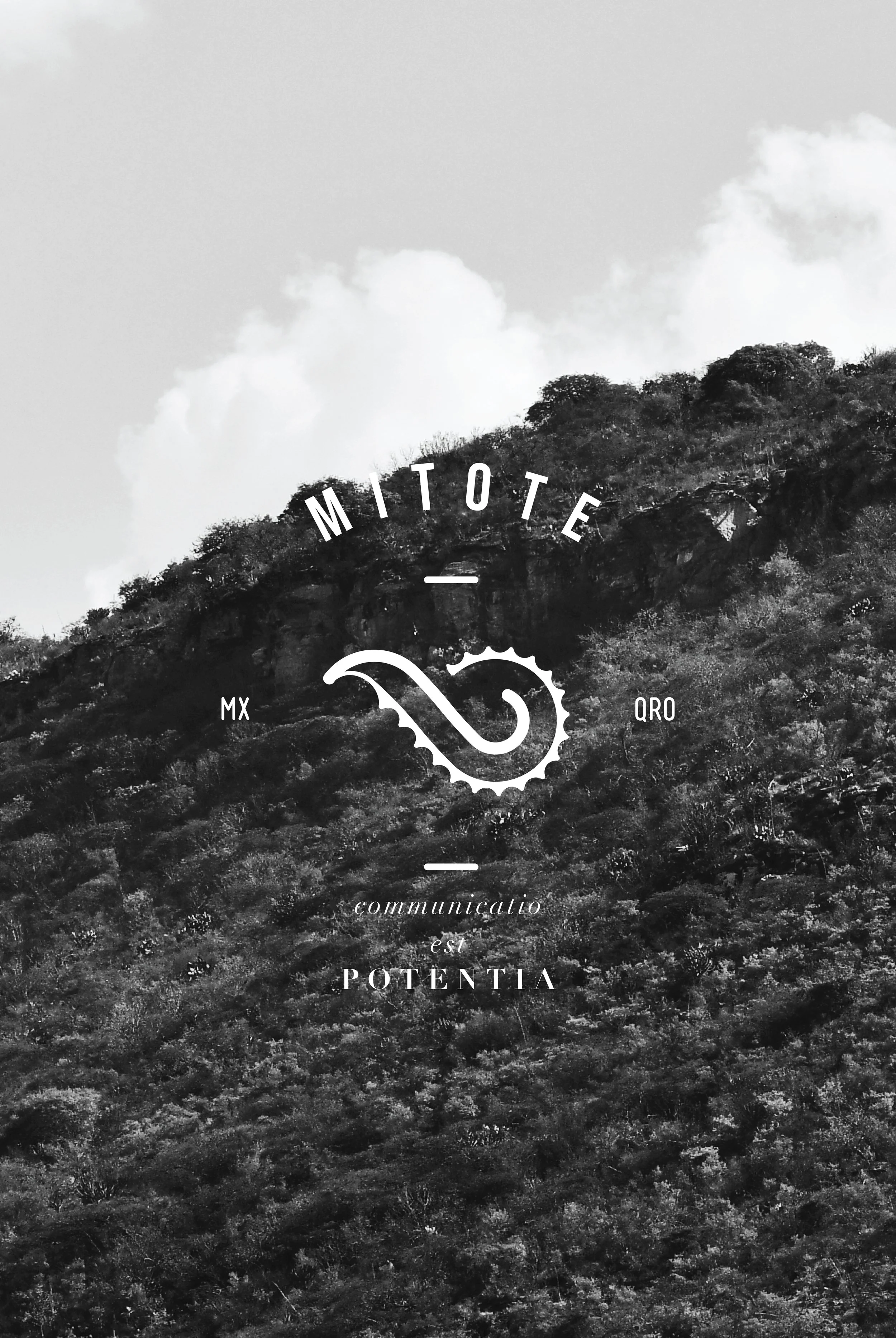 Black and white photo of a hillside with trees and clouds in the sky. Text overlay includes 'MITOTE', 'POTENTIA', and words in Spanish like 'comunicatio' and 'est'.