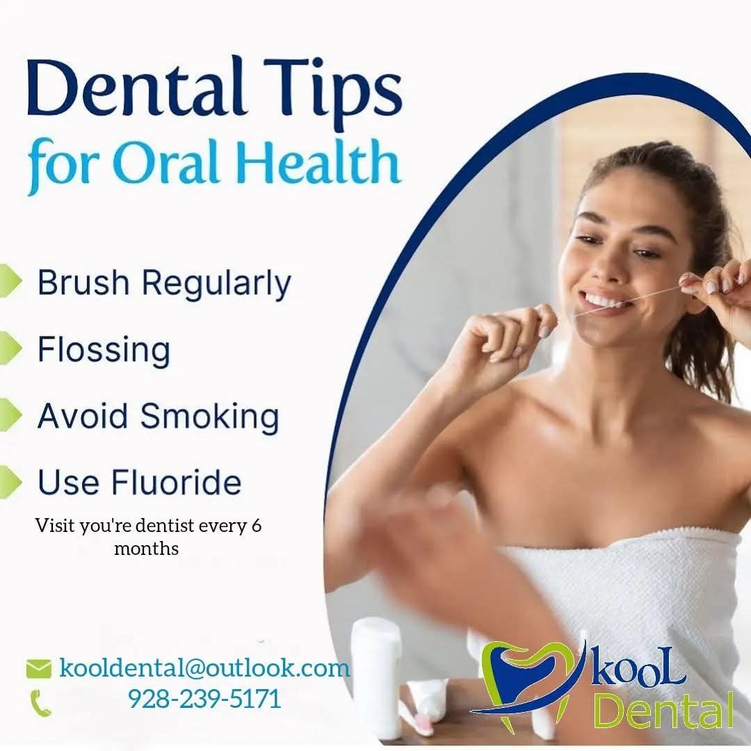 Consejos dentales para la salud bucal, como cepillarse regularmente, usar hilo dental, evitar fumar y usar fluoruro, con una mujer cepillándose los dientes.