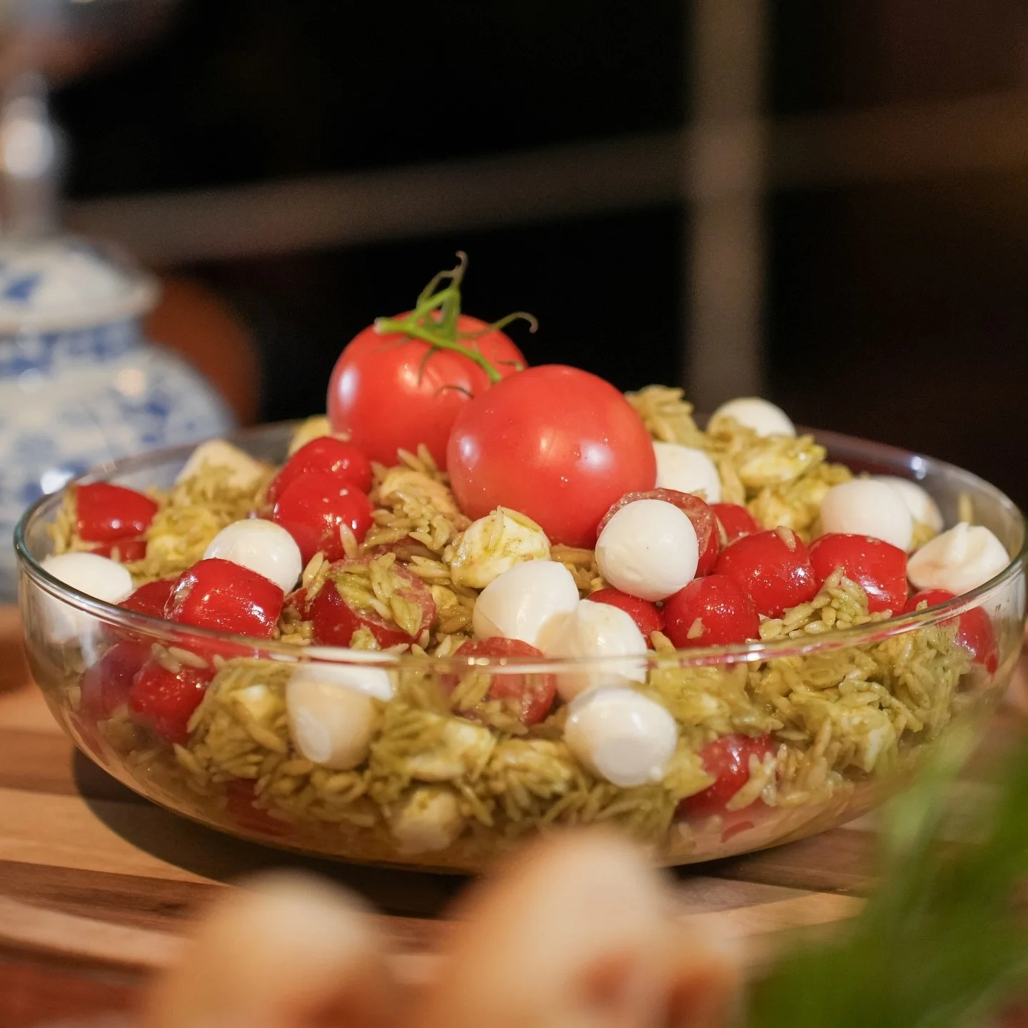 Detalhes da nossa mesa de antepastos pelas lentes da @taissbastoss 😍📷🍇🧀🥖🍅