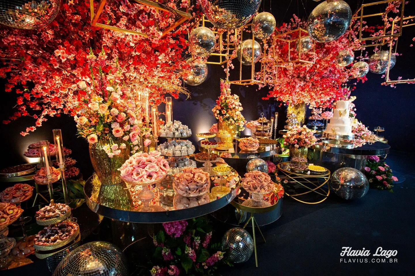 A gente ainda est&aacute; apegada a essa festa linda dos 15 anos da Juliana @ju_vvsa e a&iacute; recebe essas fotos lindas da @flavialagofotografia ! 

Temos que compartilhar com voc&ecirc;s!