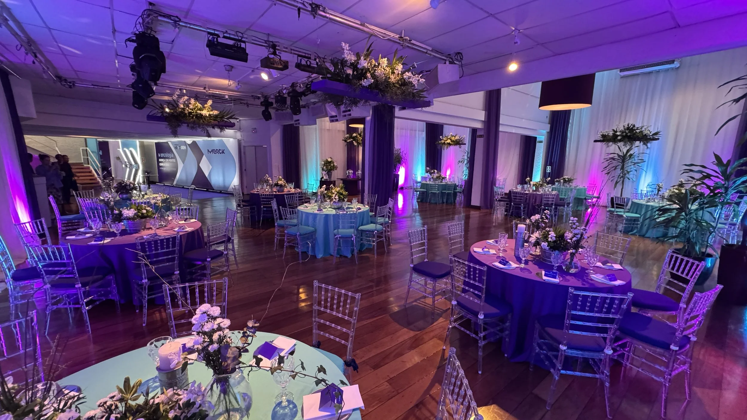 Recepção de evento corporativo na Spazio Itanhangá com buffet da Chef Giulia Madalozzo