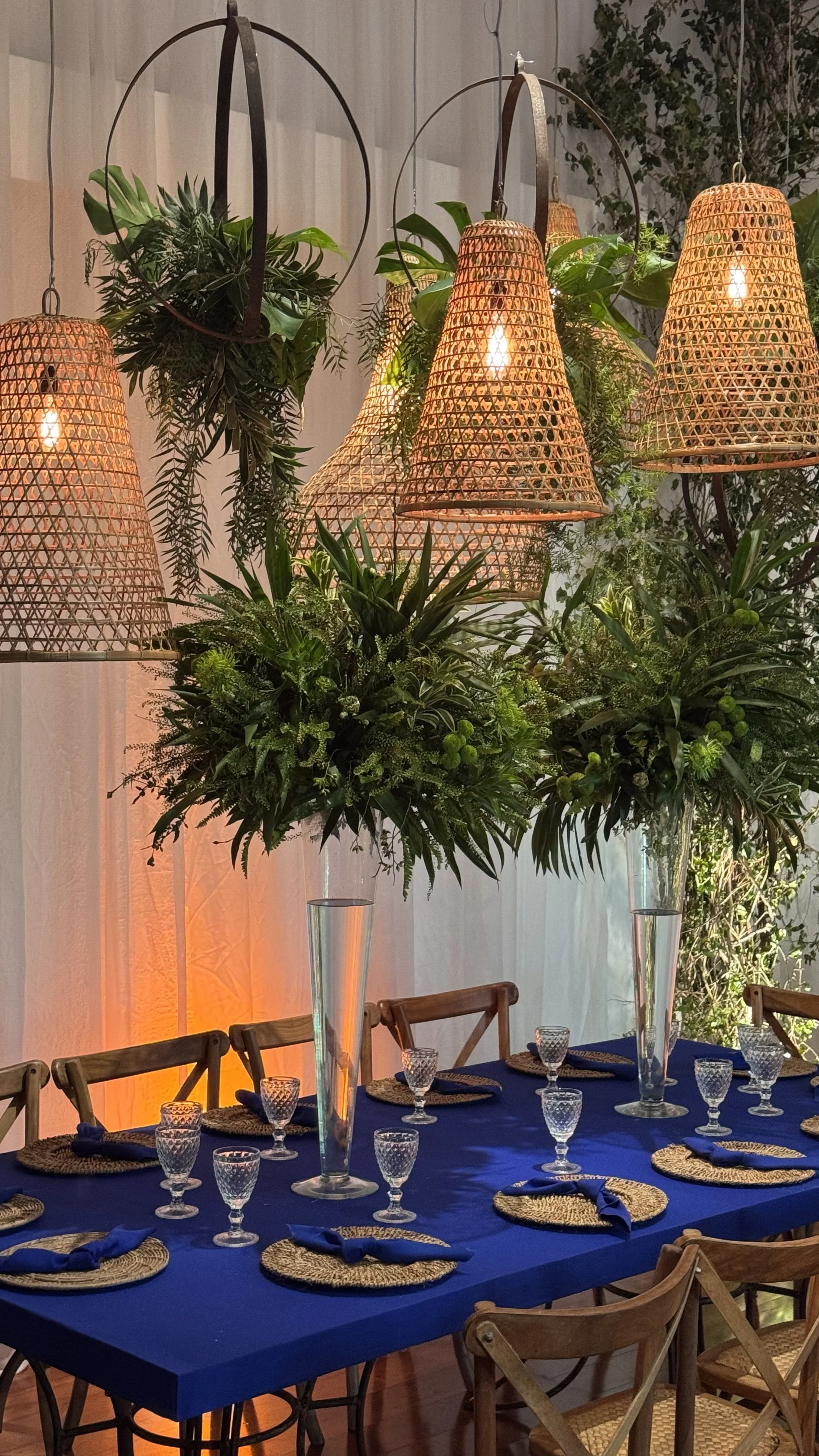 Decoração de Bar Mitzvah na Spazio Itanhangá com arranjos florais e iluminação especial