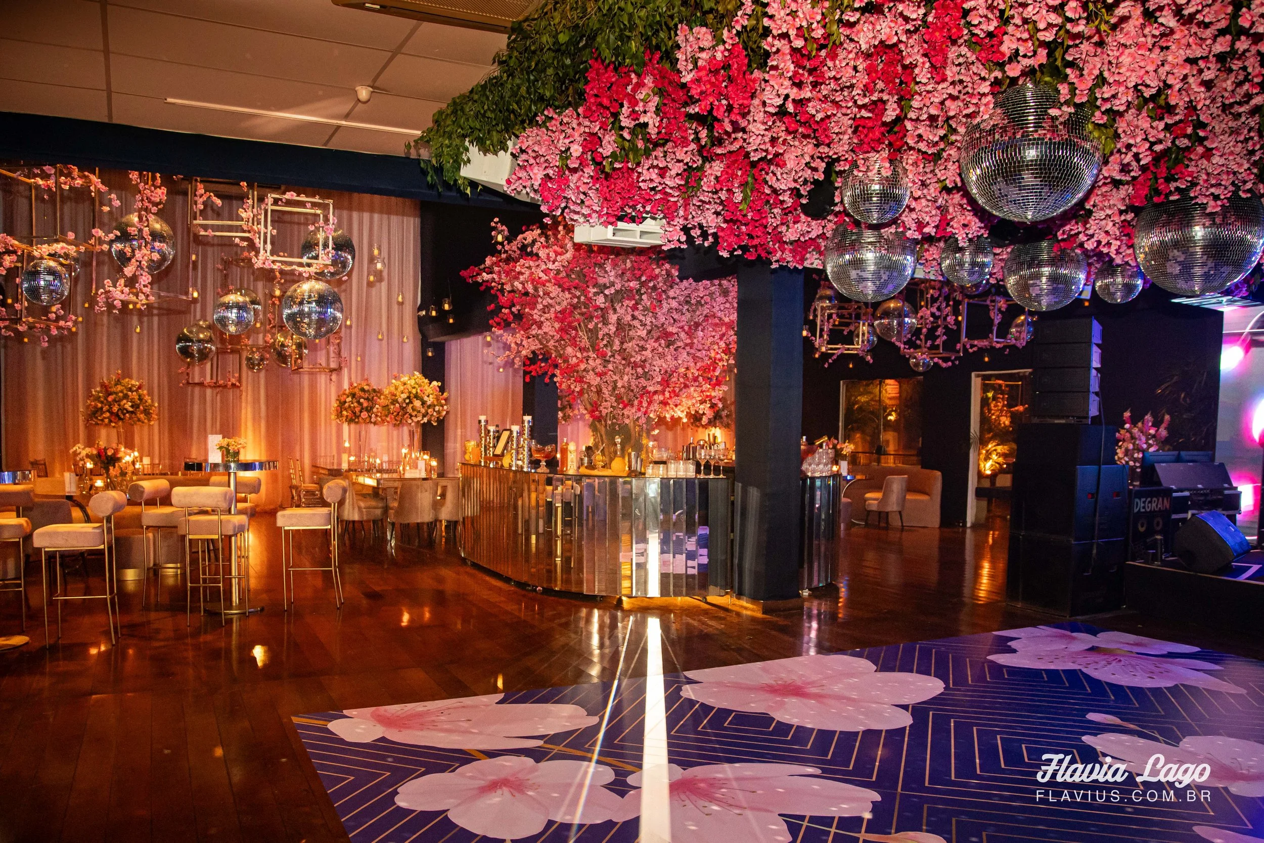 Pista de dança de festa de 15 anos decorada por Elaine Madalozzo na Spazio Itanhangá