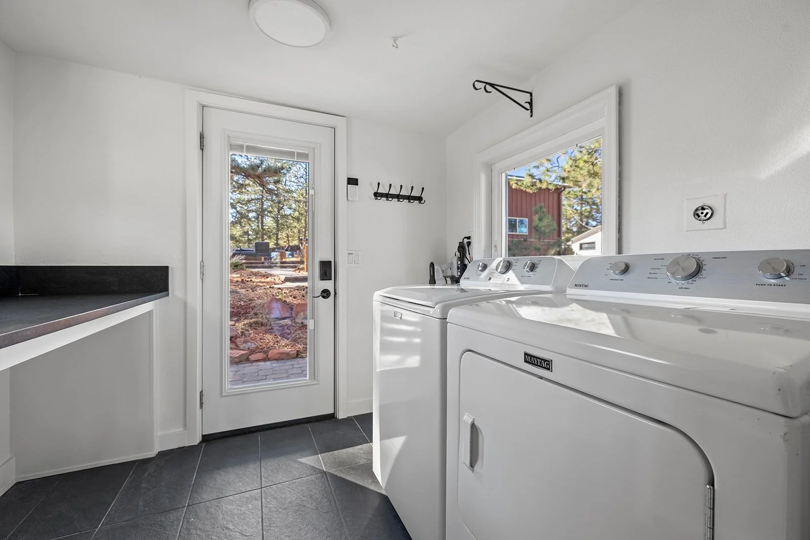 Entry_Office_Laundry5.jpg
