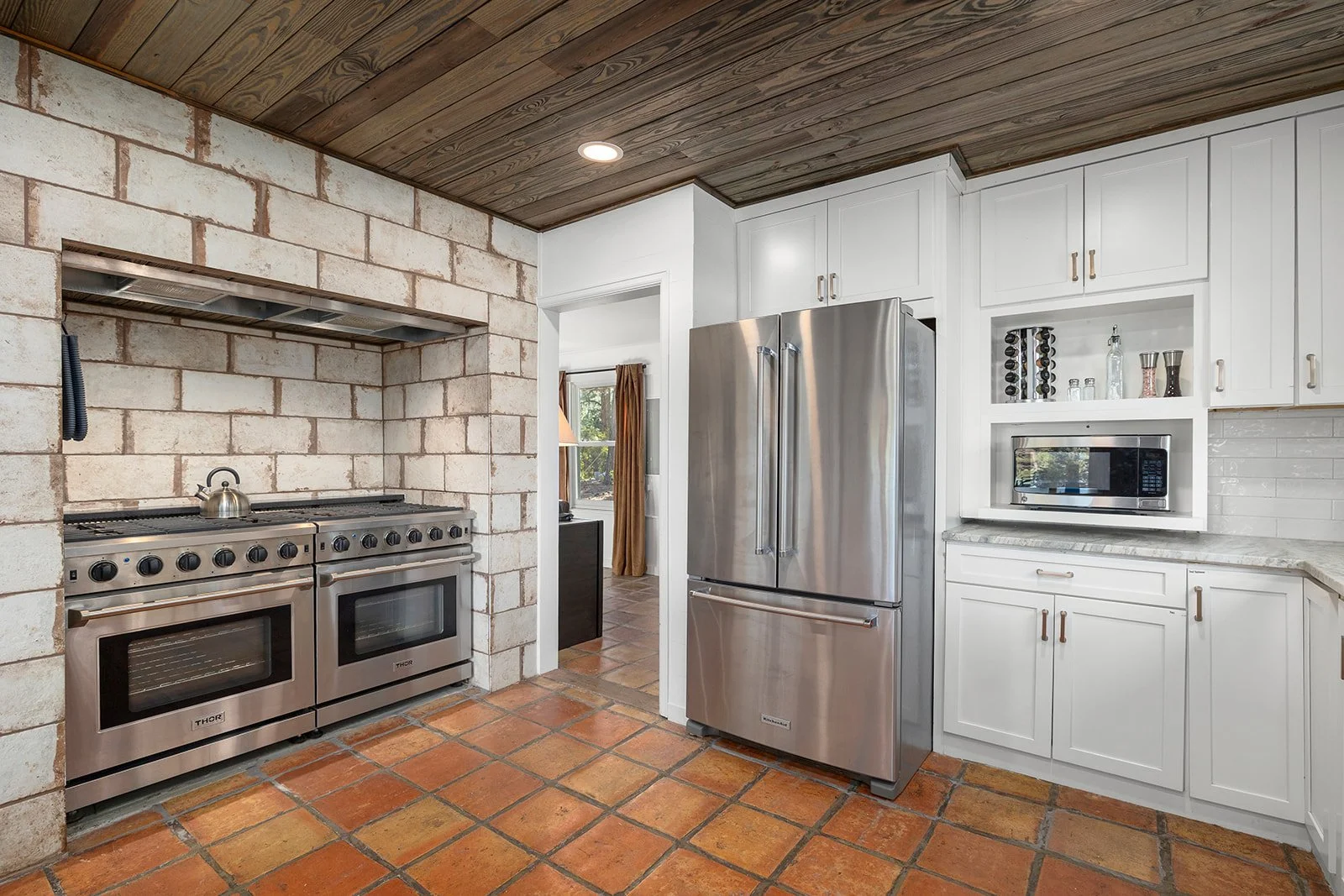 Kitchen5.jpg