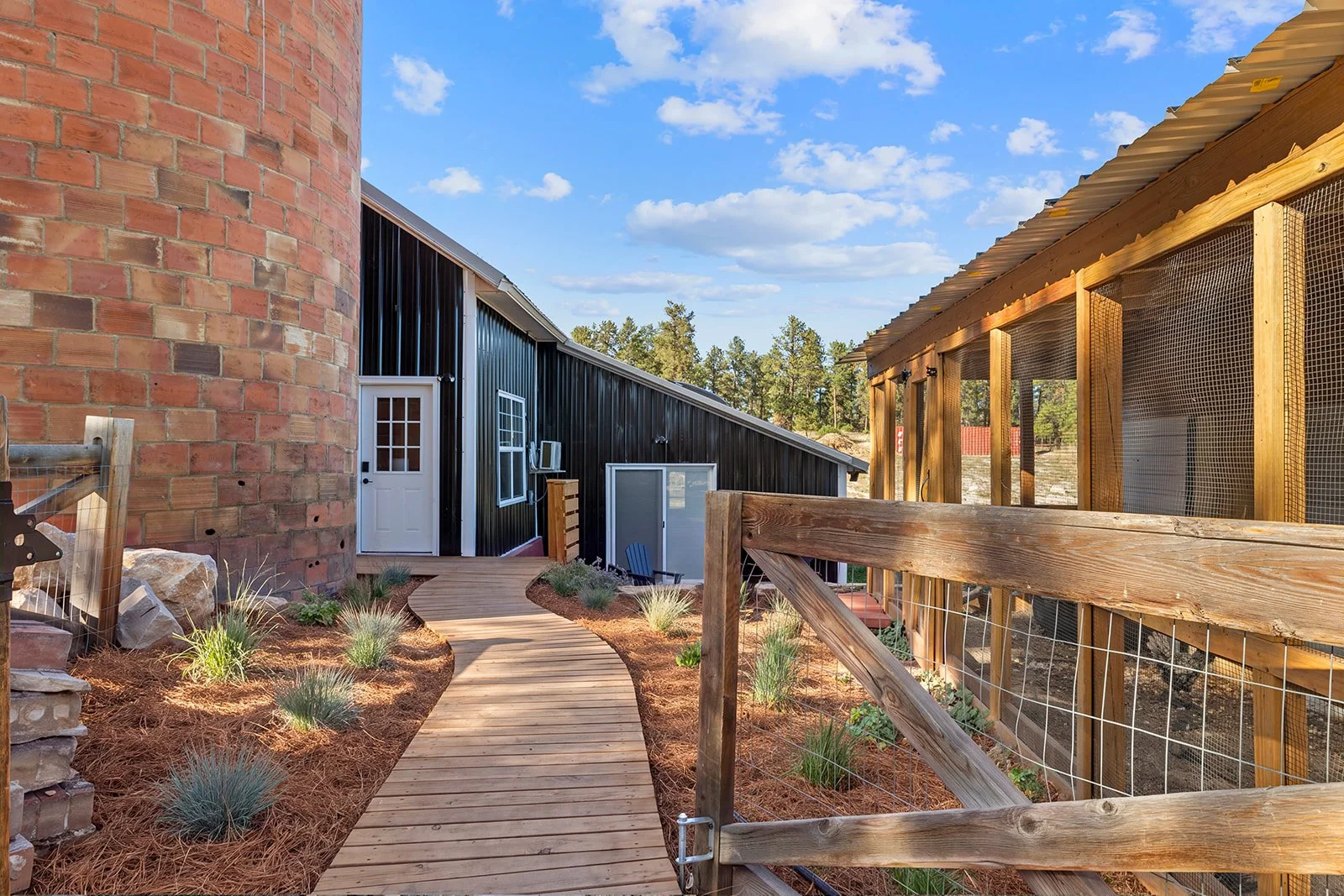 Exterior_Barnyard14.jpg
