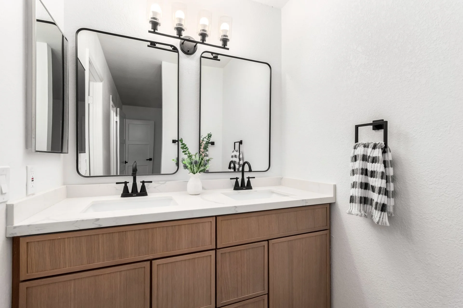 15 - Saguaro Master Bath.jpg