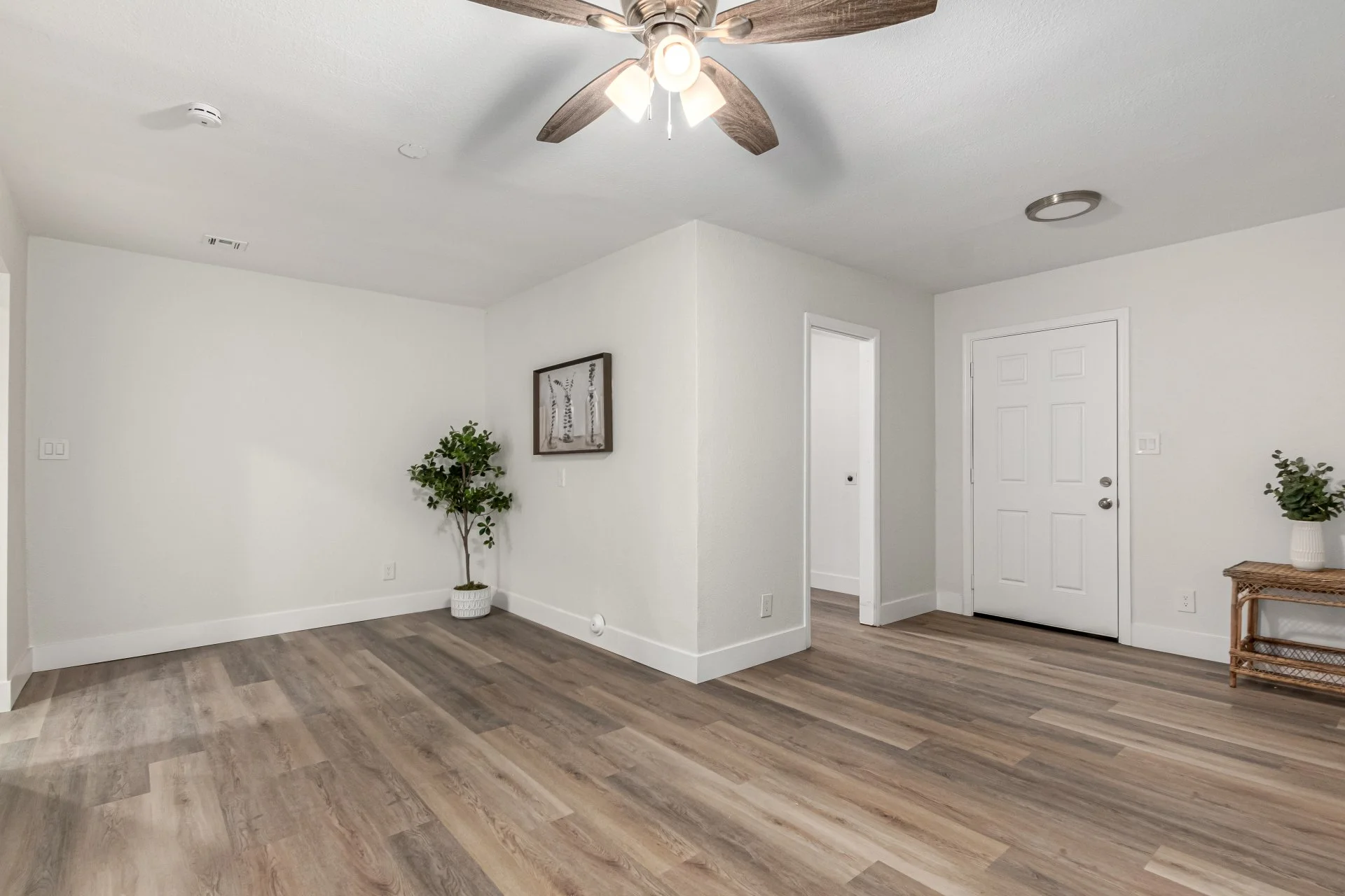 19-Hackamore Living Room1.jpg