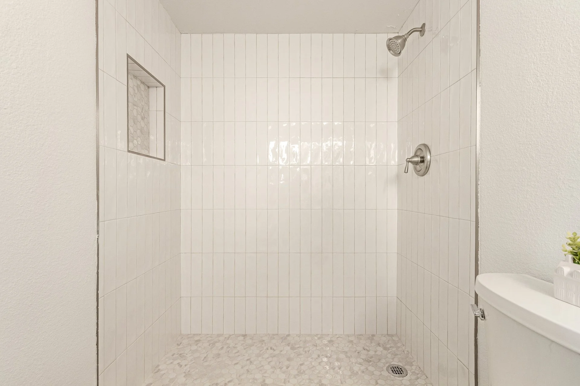 19 - Knowles Shower1.jpg