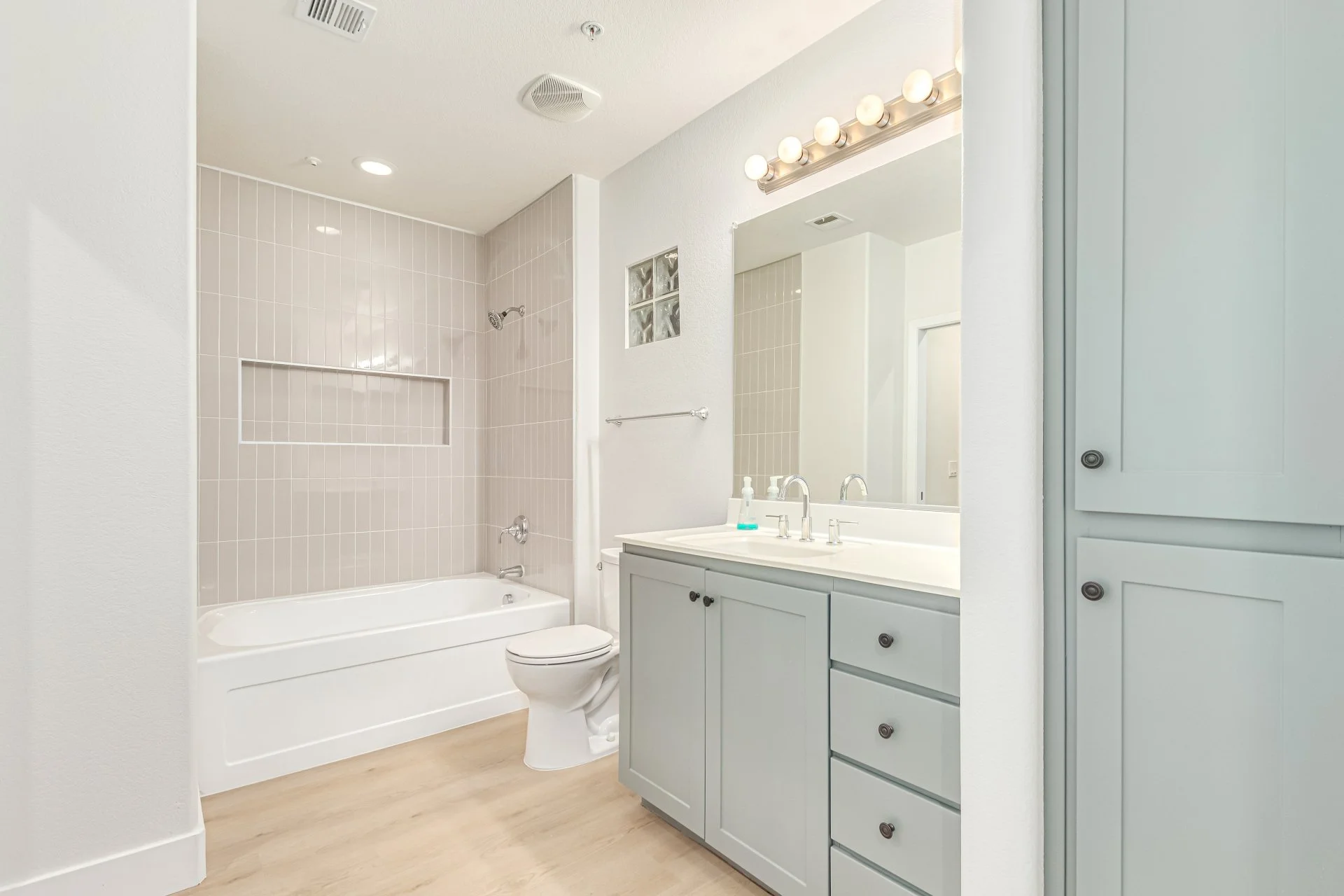 23 - Tatum Bathroom.jpg