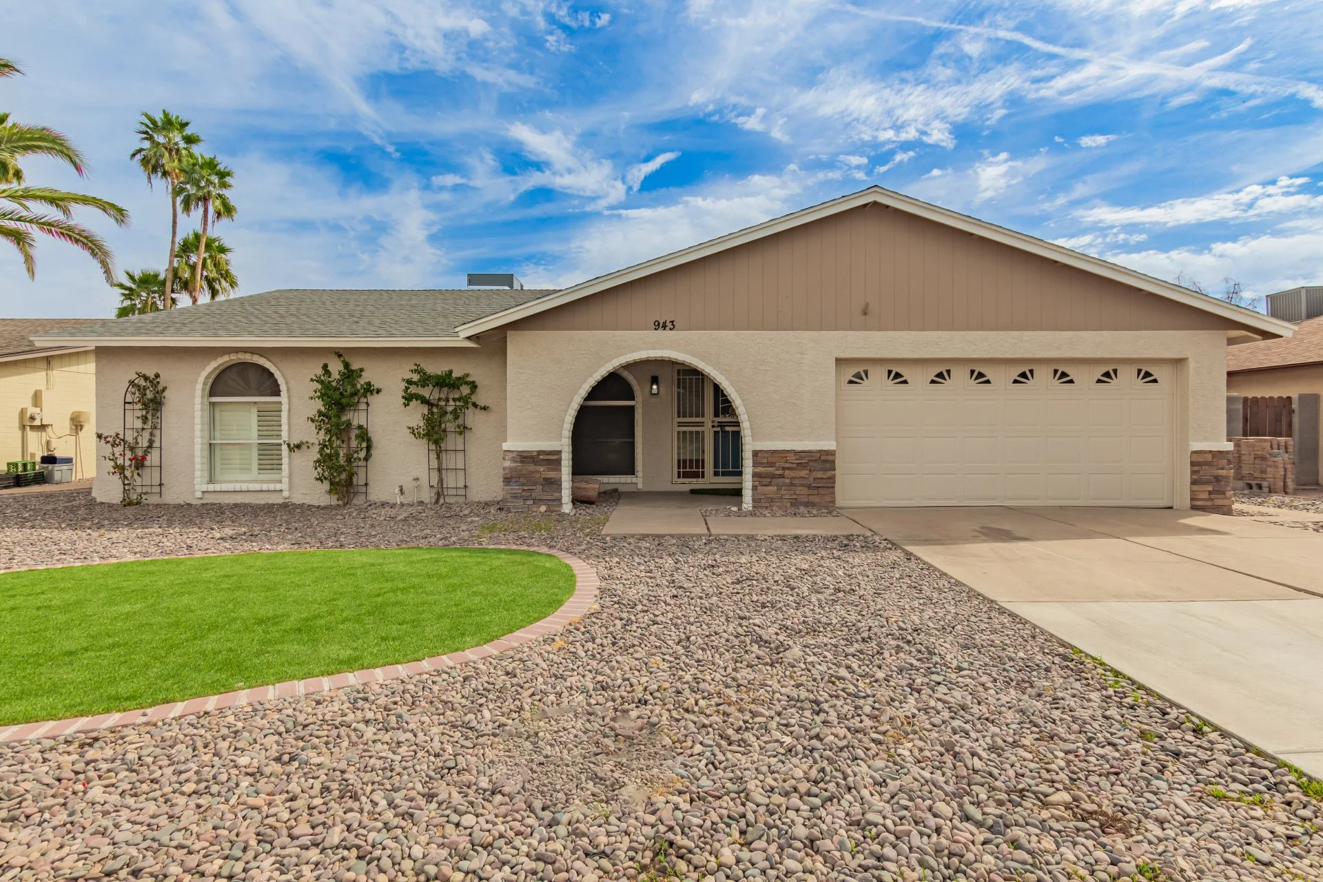 01 - Knowles Front1.jpg