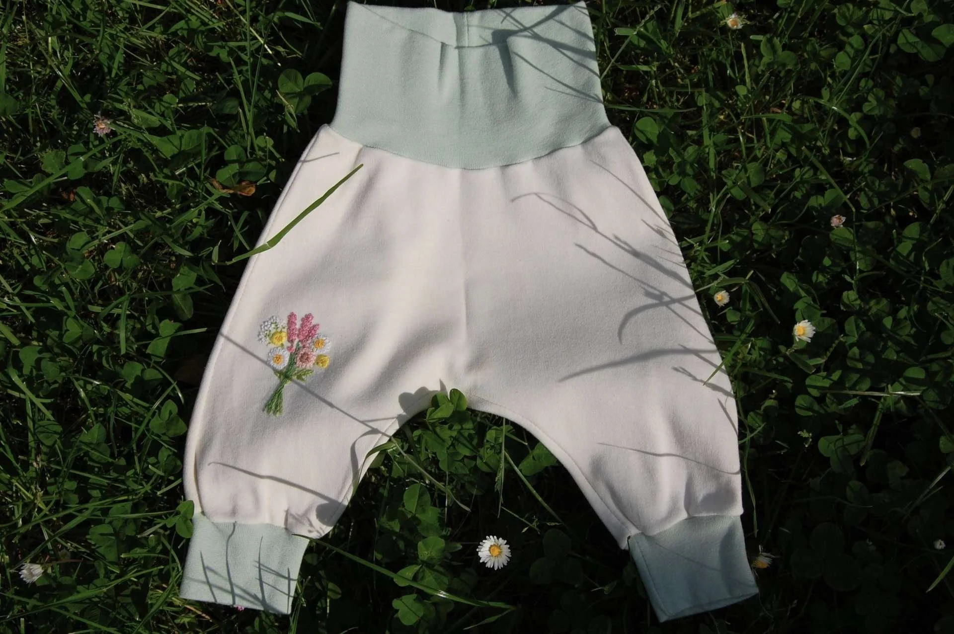 blumenstrauss-hose-wiese.jpg