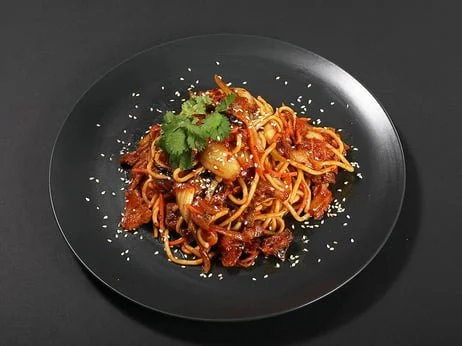 Fried beef with vegetables and noodles (wheat flour) spices.