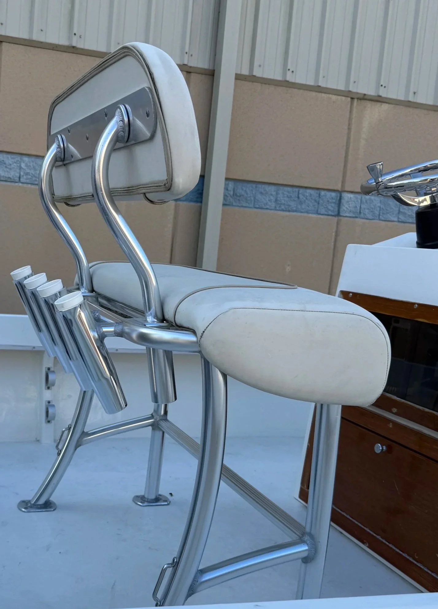 Custom aluminum leaning rest