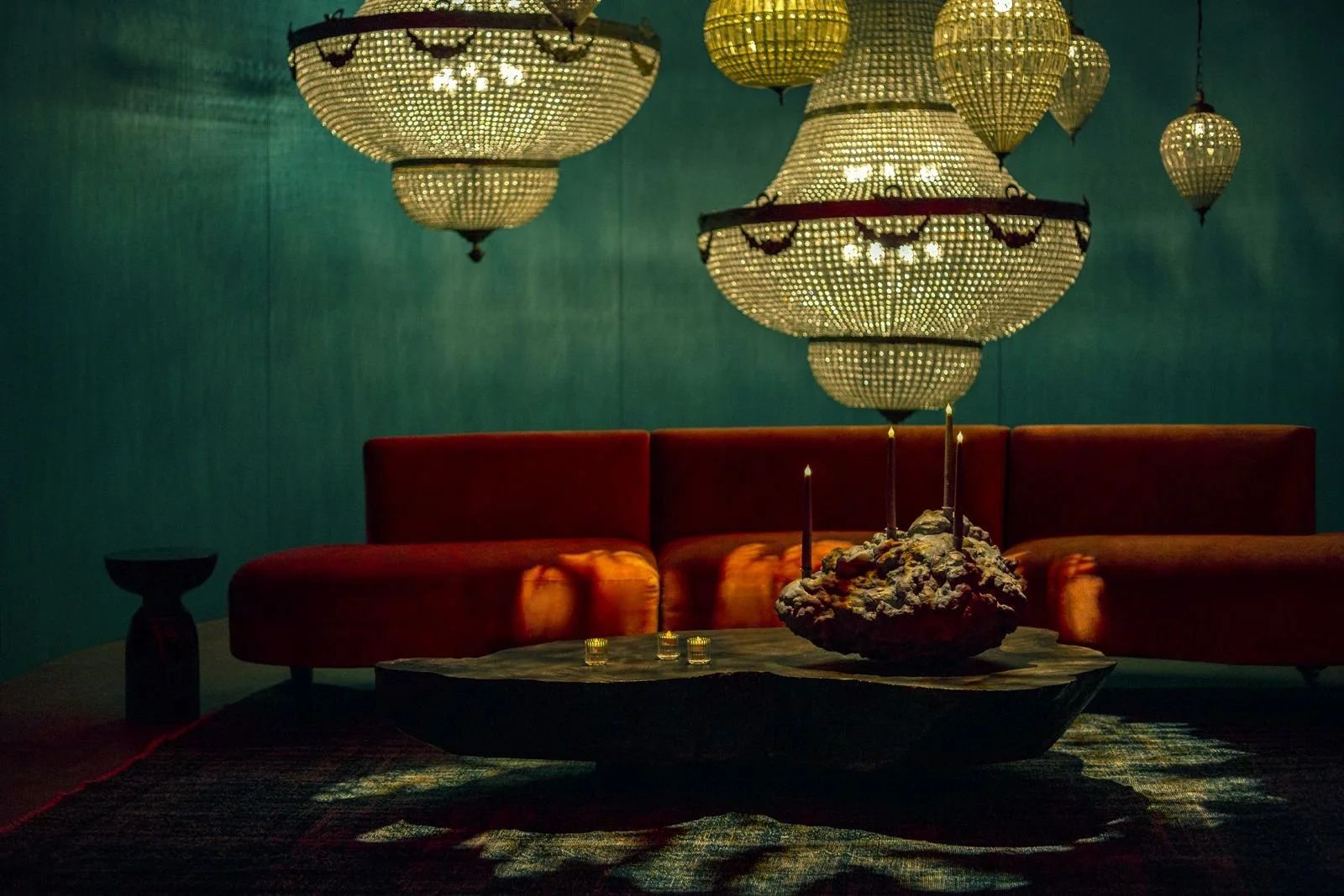 set design with sculpted object decor + specialized wall painting