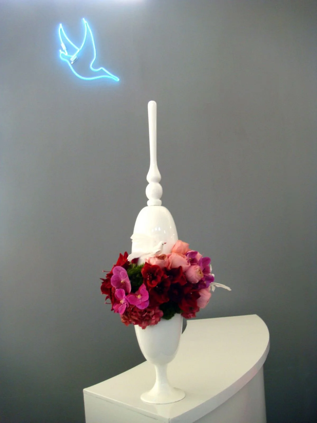 bar floral with neon bird