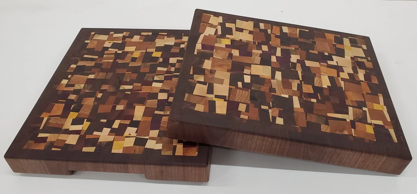My scrap pile was getting out of control so chose to made these chaos endgrain cutting boards to make some room for more. I don't know how many different types of wood are in these but there are a lot. No pattern, just chaos. I can still see my past 