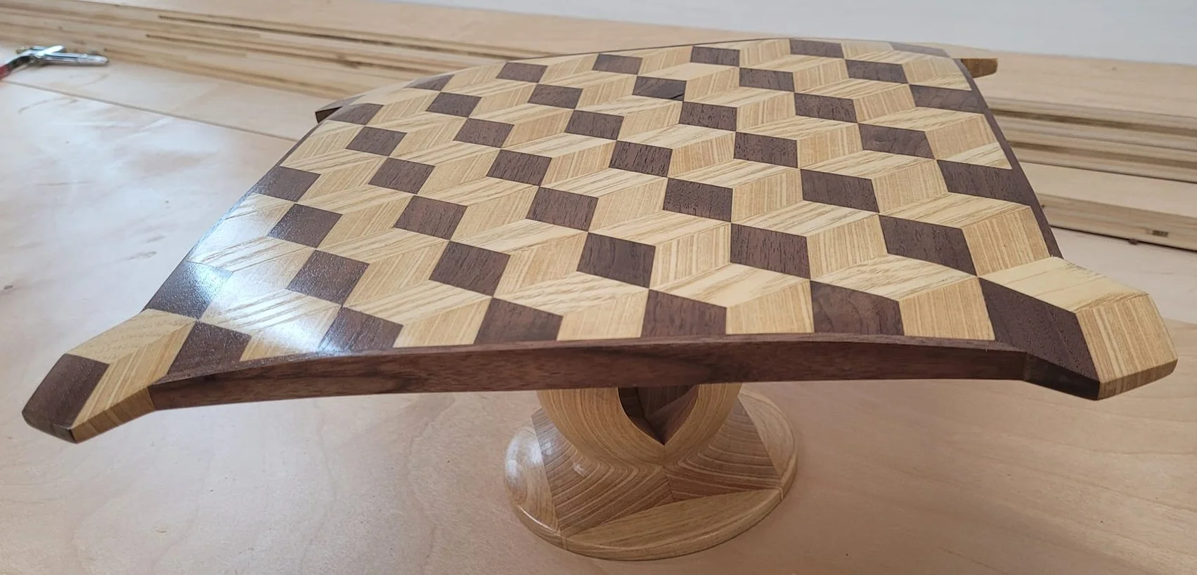 Tumbling block cake stand