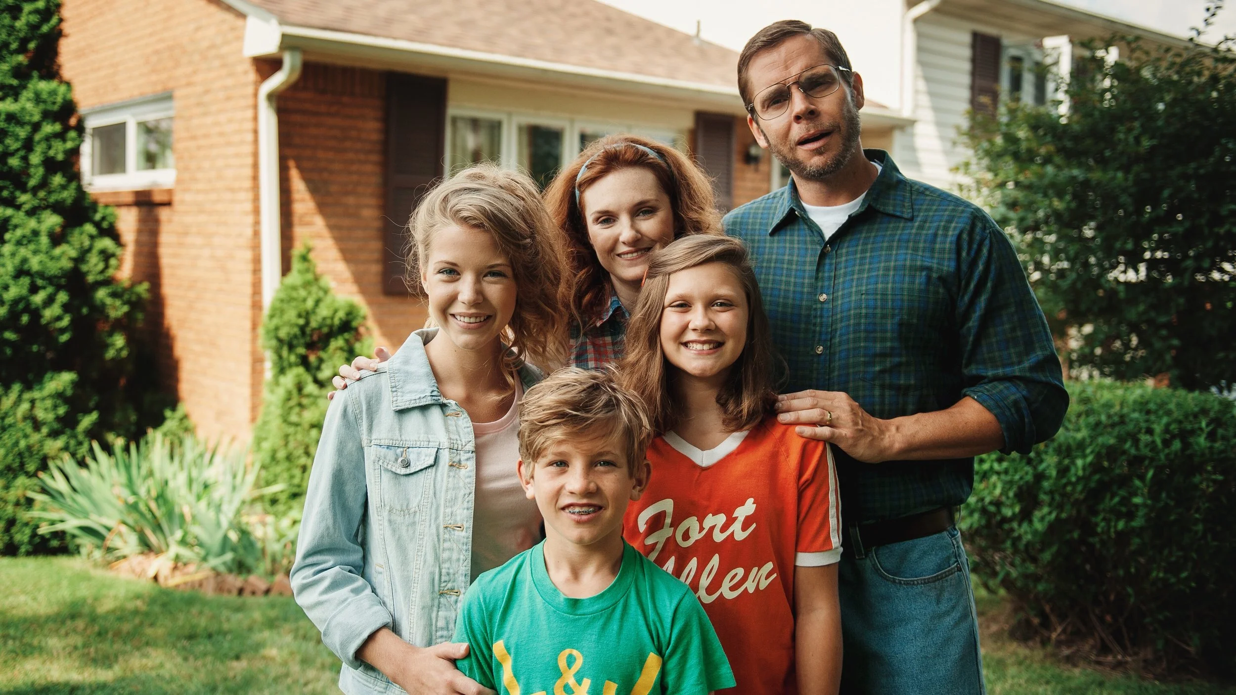 Pittsburgh Dad and his family posing outside of their home in Street Light Stories.