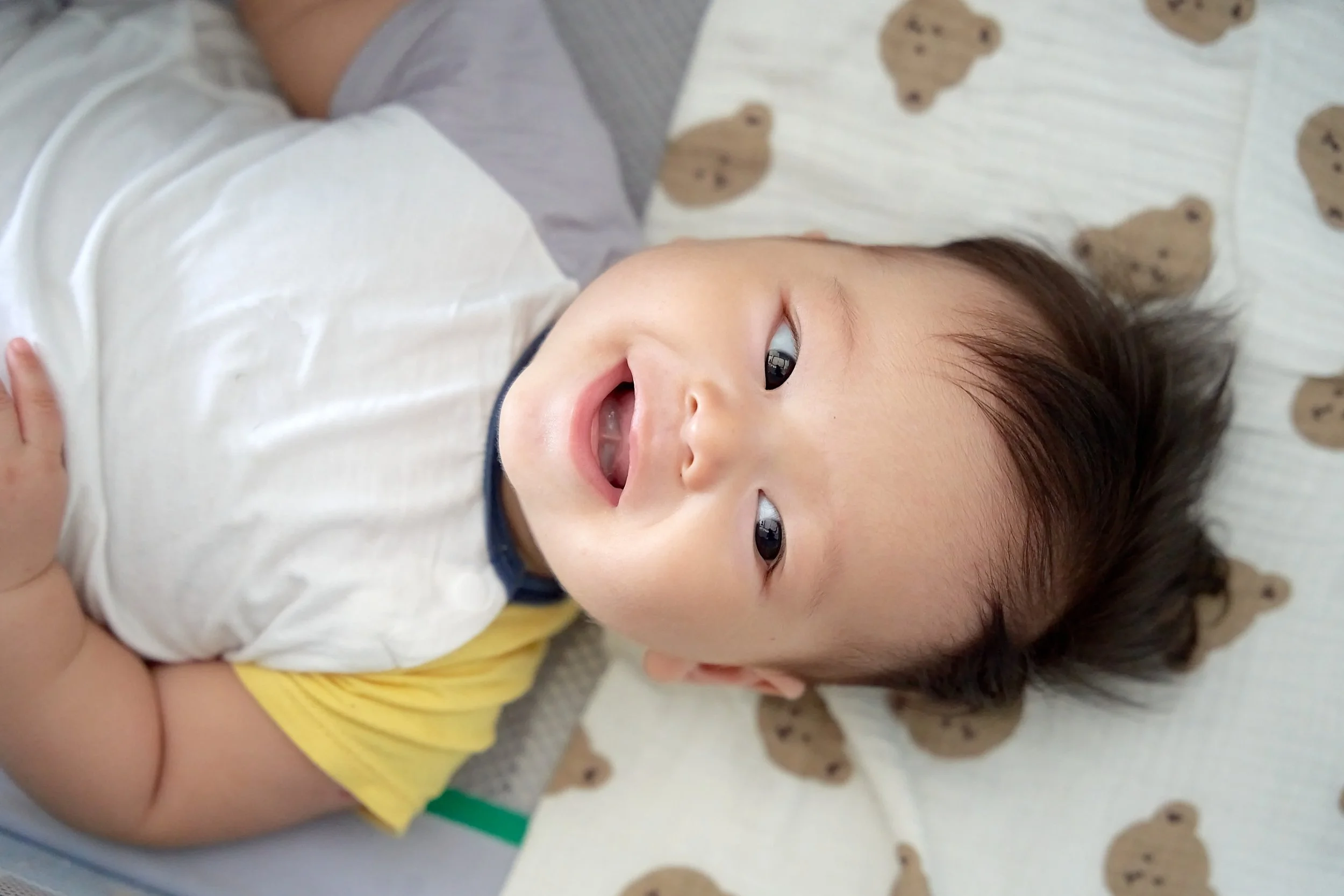 Mother breastfeeding her baby while receiving support for tongue tie and latch concerns