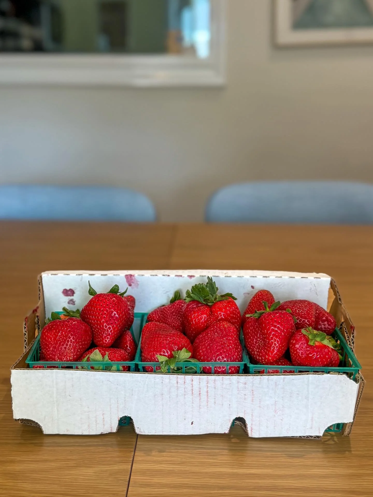 From the farm stand to your fridge🍓

The Strawberry Milk Overnight Oats start where all great meals do &mdash; with ingredients worth caring about. Fresh-picked strawberries, blended into homemade almond milk, poured over oats &amp; chia seeds toppe