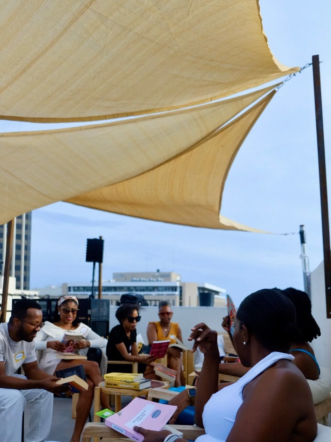 The most beautiful bookish day! 

Our first book swap here cocktails and good food at @105waterlane