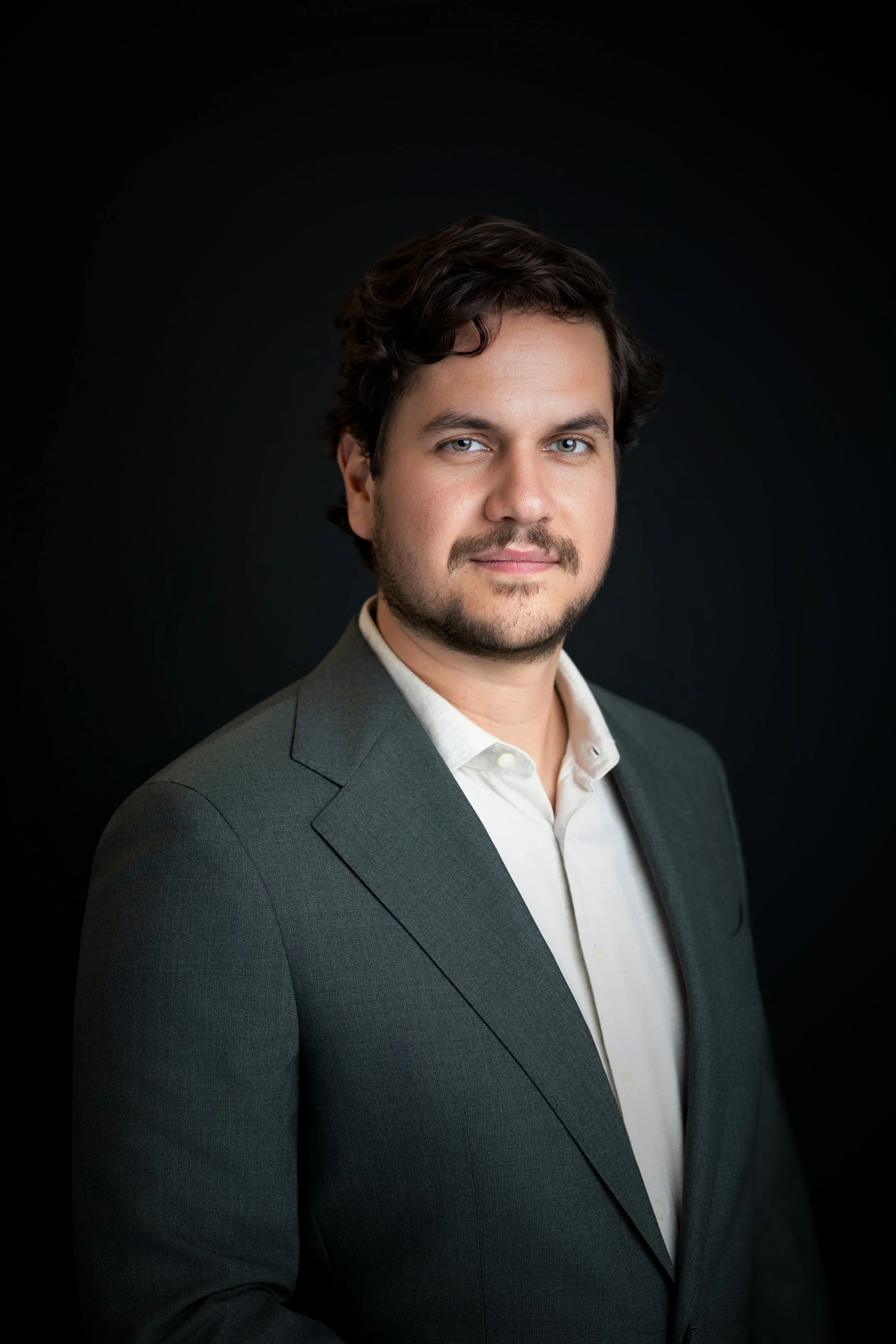 Dr. Maximino Salazar, PsyD. Licensed psychologist in South Austin offering individual psychotherapy for adults.