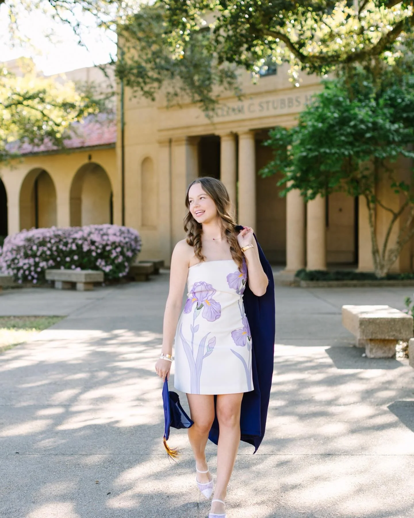 Grad session w/ miss Cat was all smiles! 🎓🌸🐅☀️🫶🏼