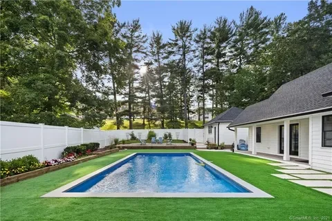 Dutch Colonial Extended