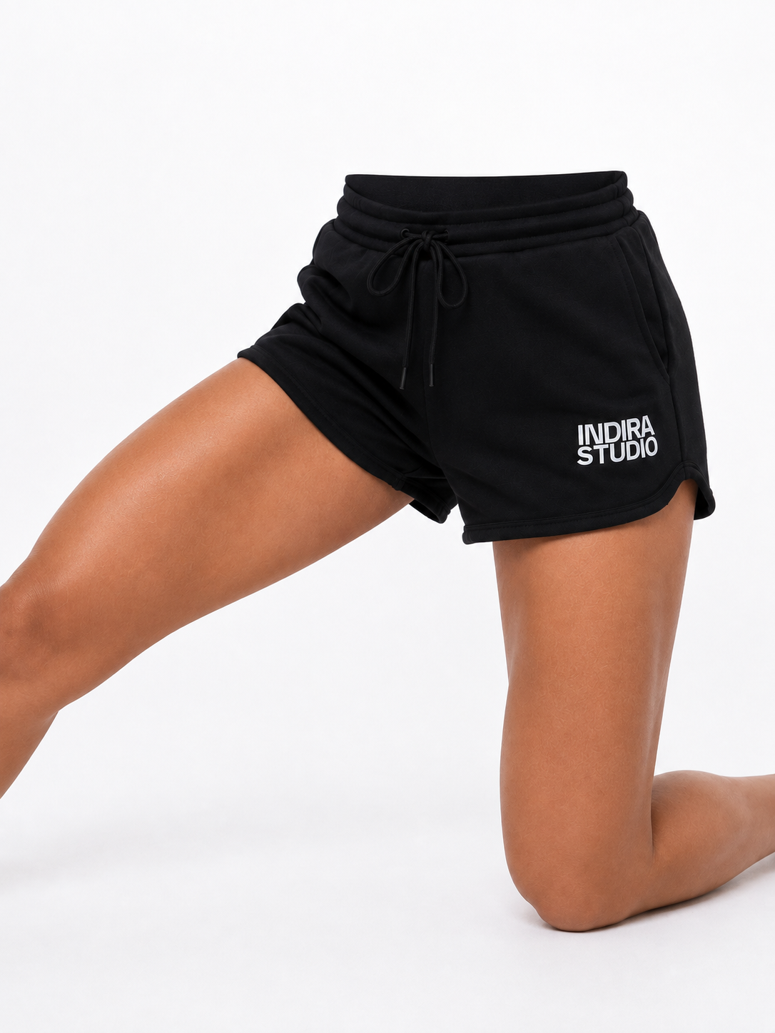 BLACK SHORT LOUNGE FRENTE.png