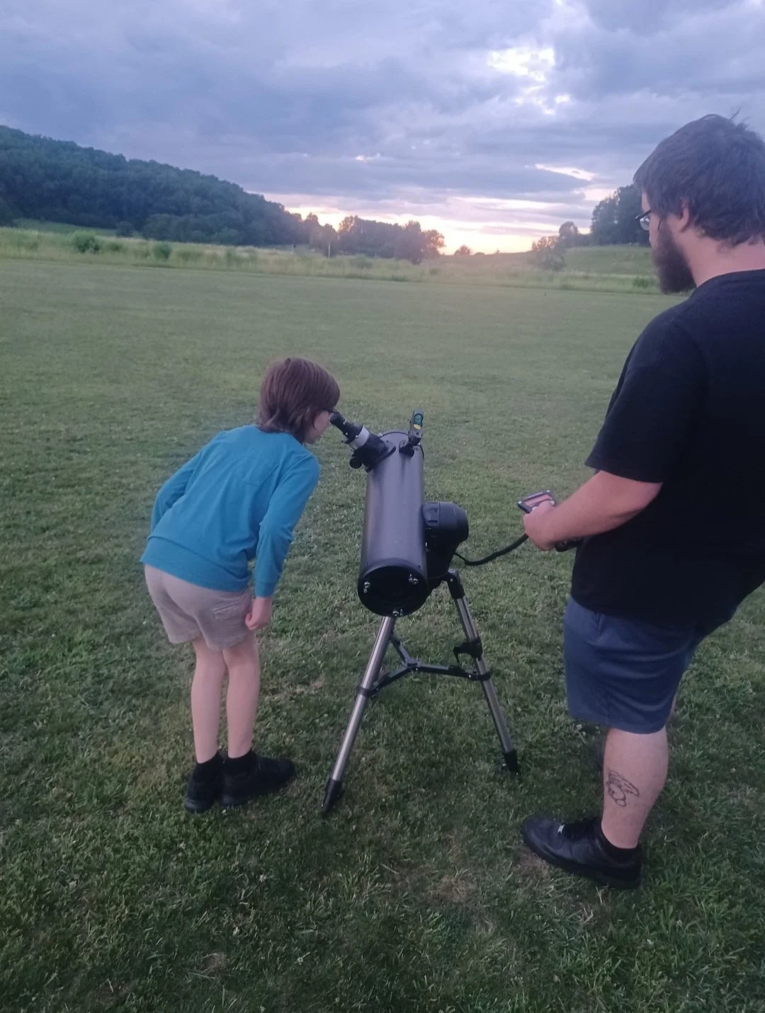 Community Stargazer Ian showing young "Gazer" Vincent the moon and Venus at Valley Forge Park 