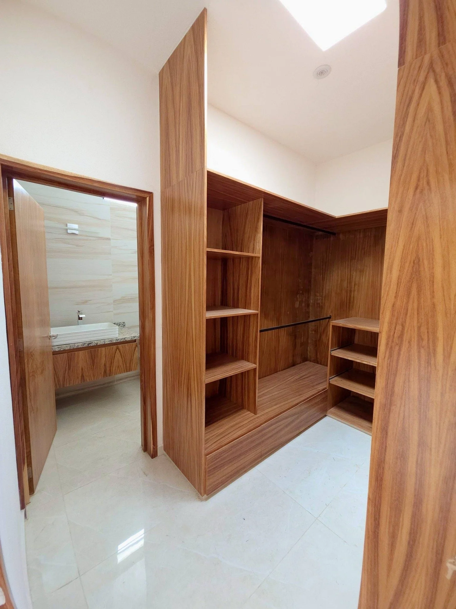 Walk In closet with Ensuite Bathroom