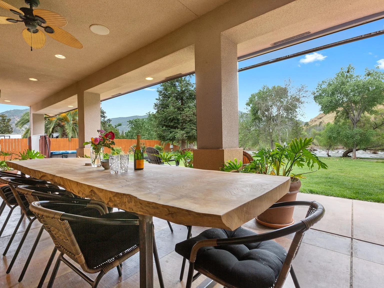 Backyard_Dining.jpg
