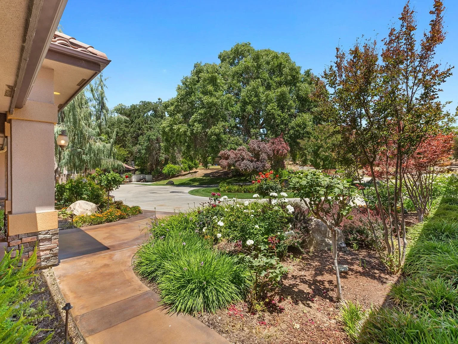 Front Driveway_3.jpg