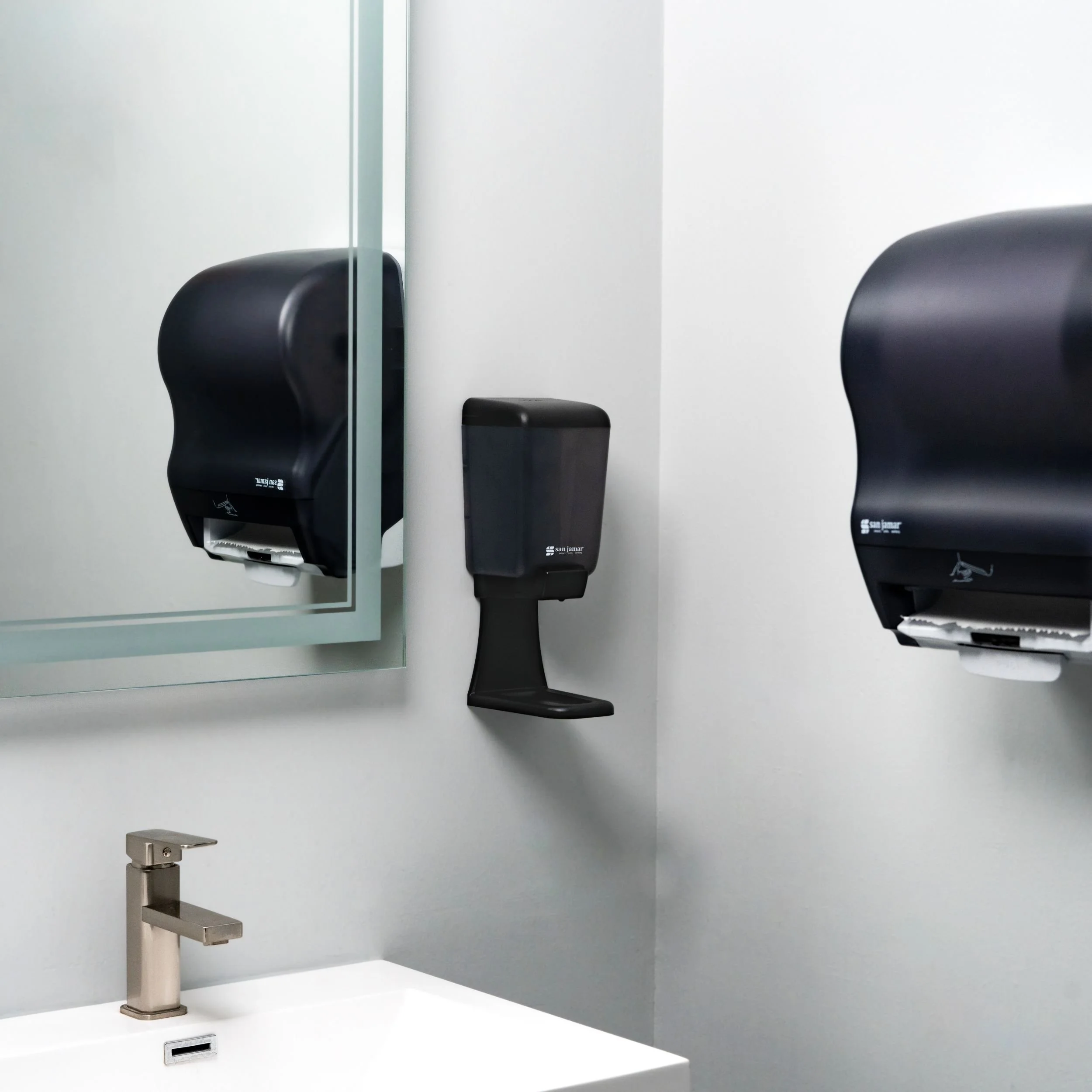 Manual soap dispenser