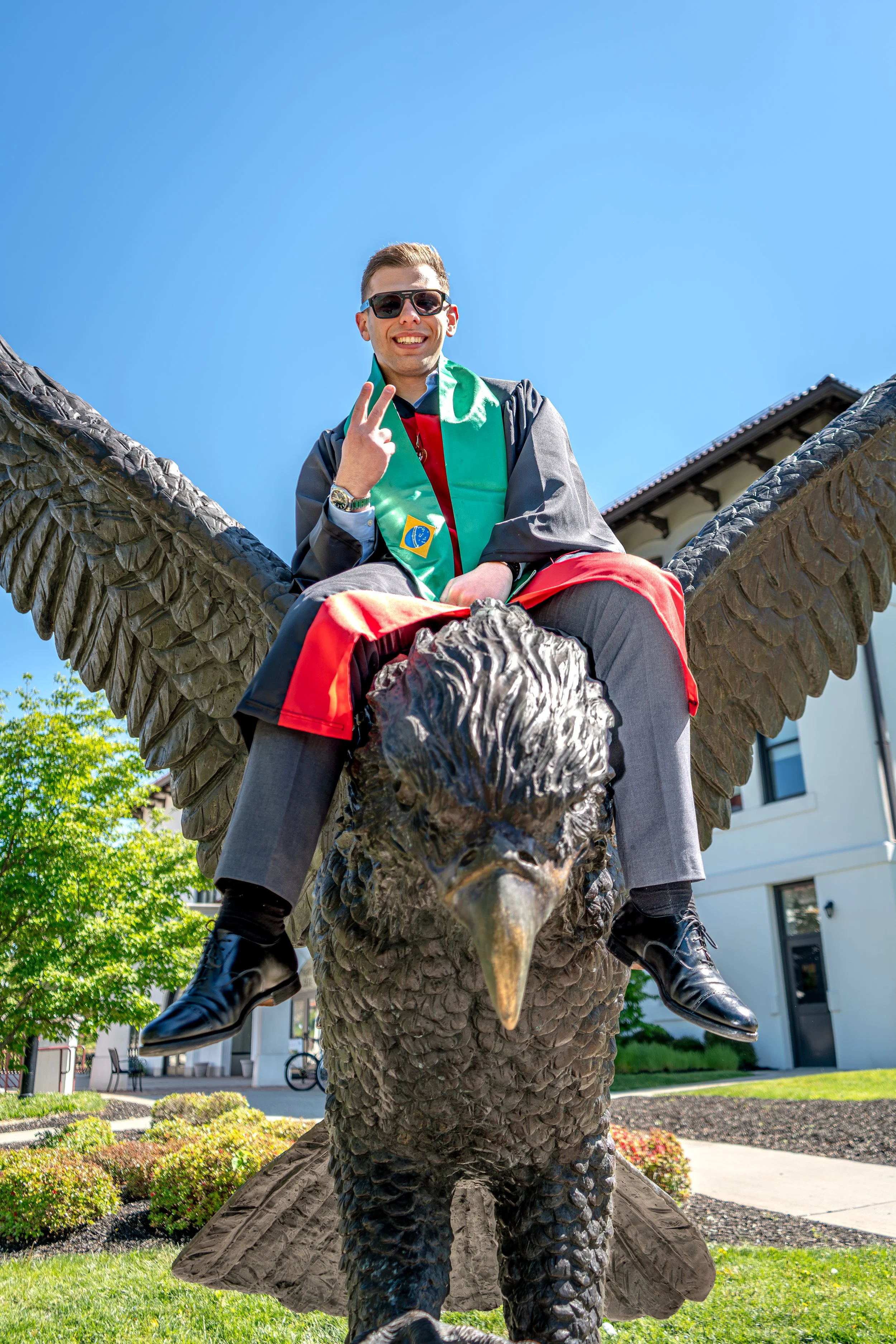 Thomas Grad Pics 31.jpg