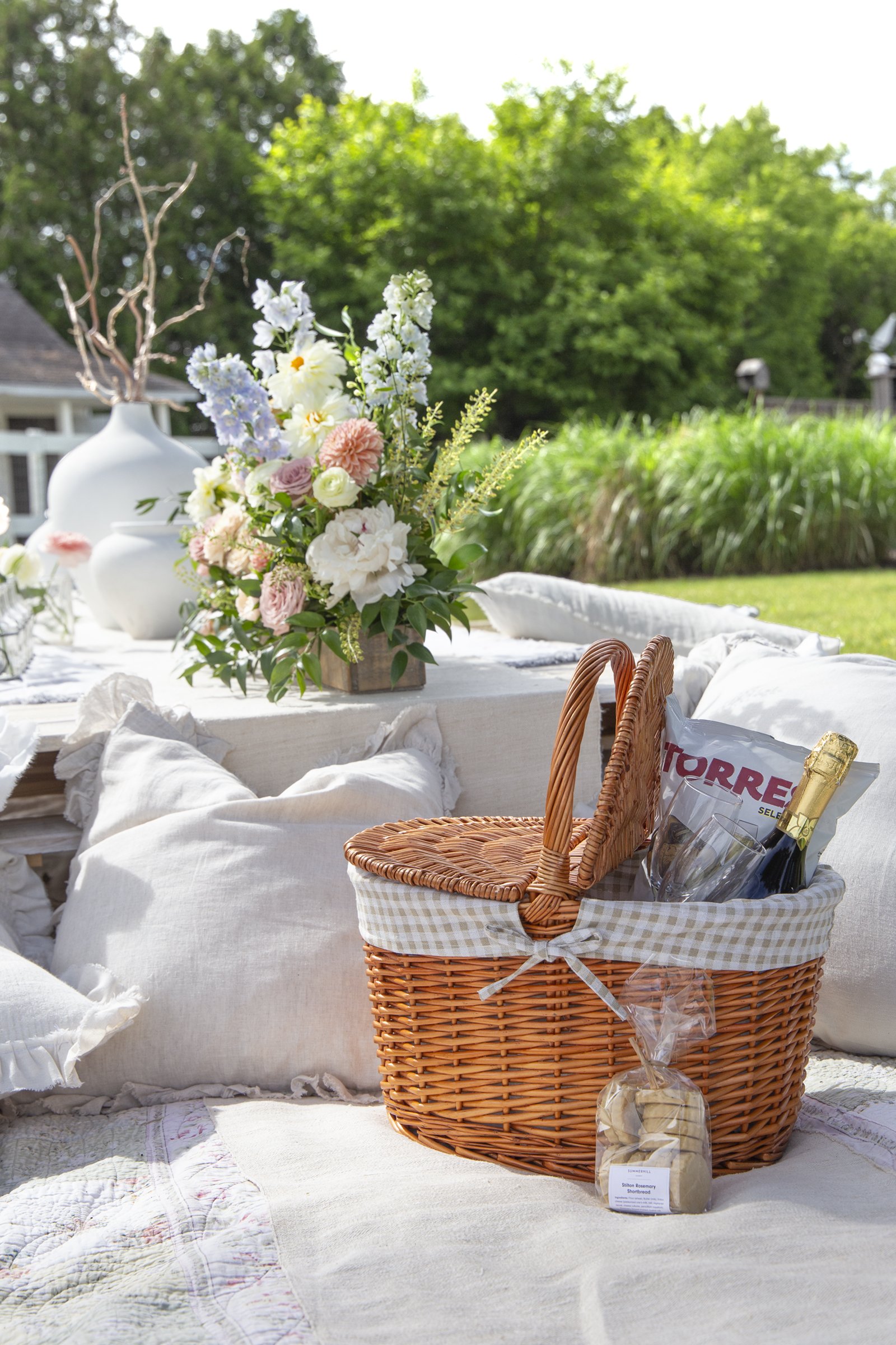 picnic basket lg.jpg