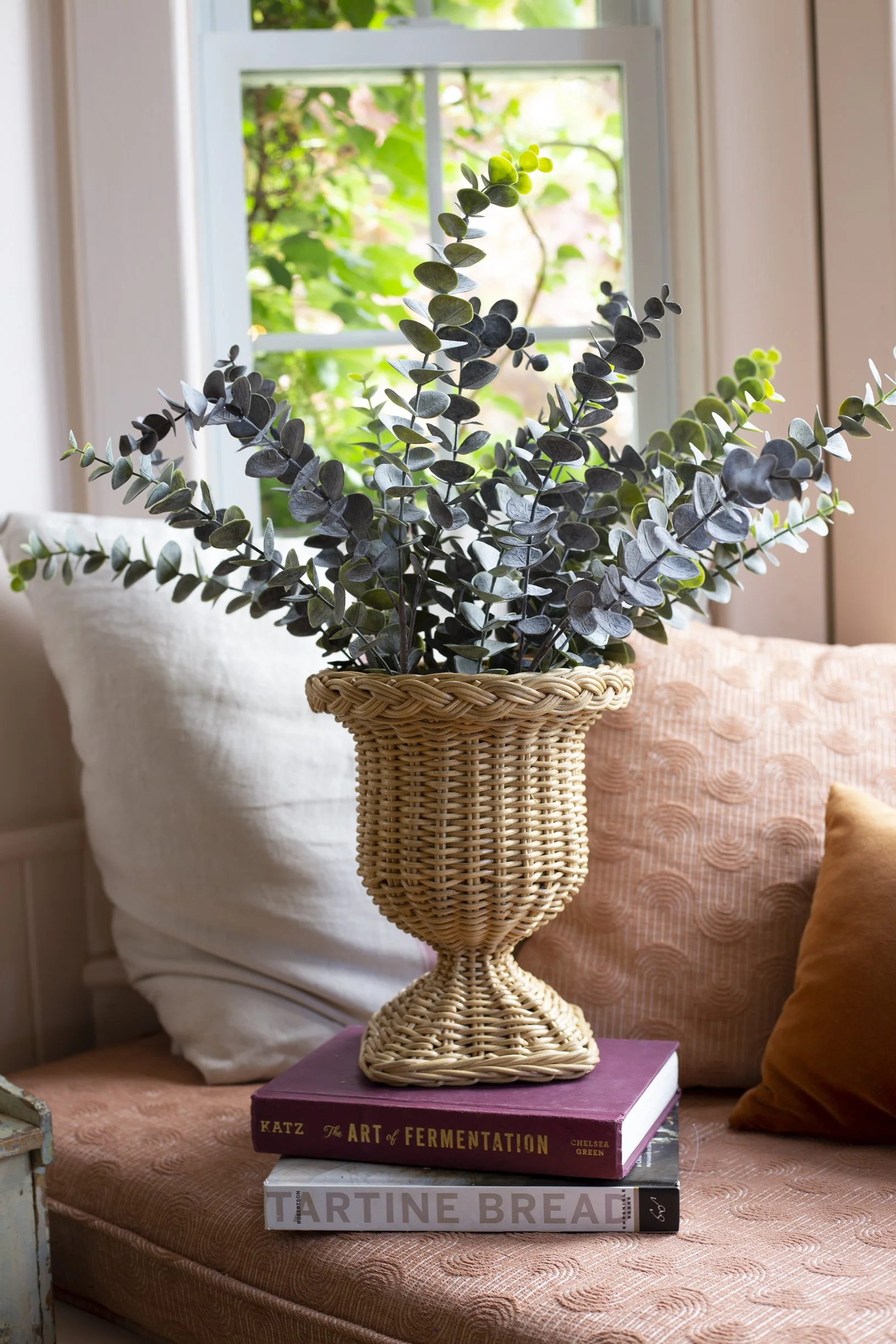 Wicker Urn & Stand Cressy House-33.jpg