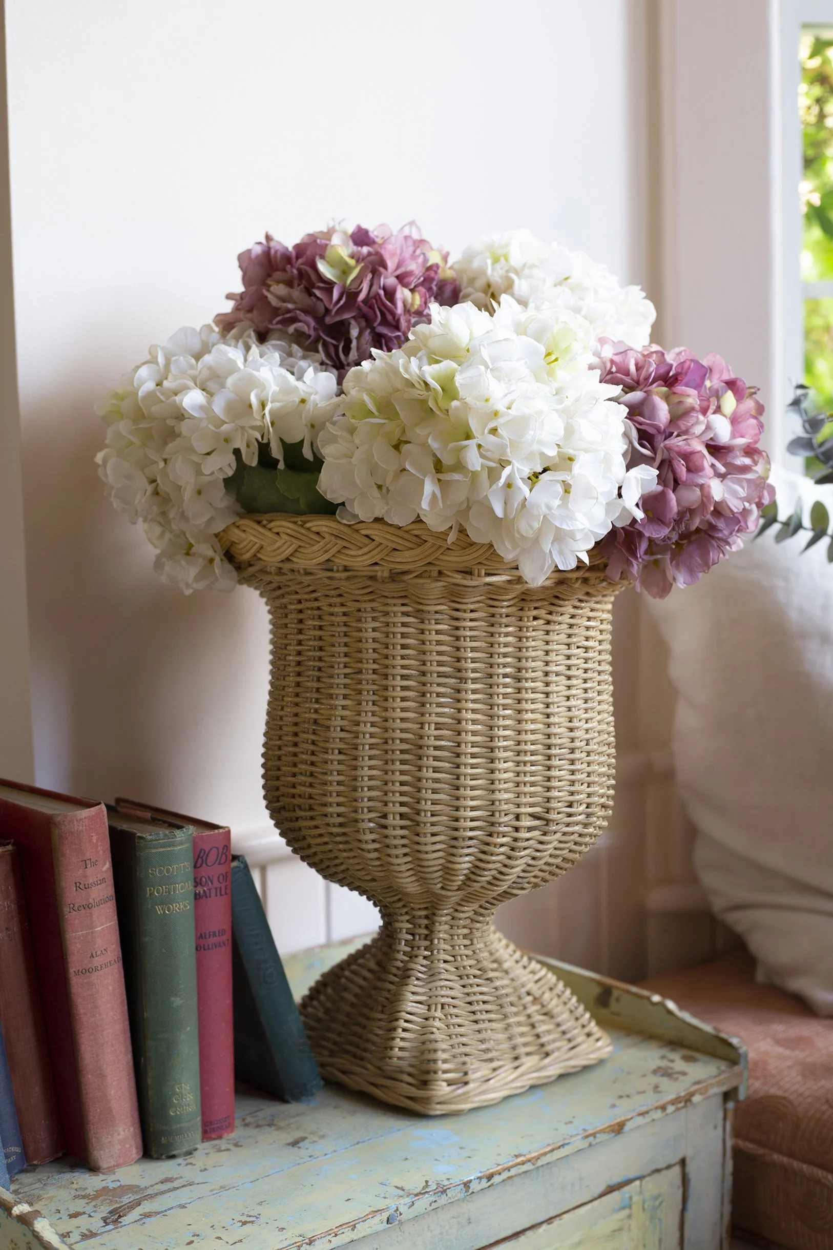 Wicker Urn & Stand Cressy House-20.jpg