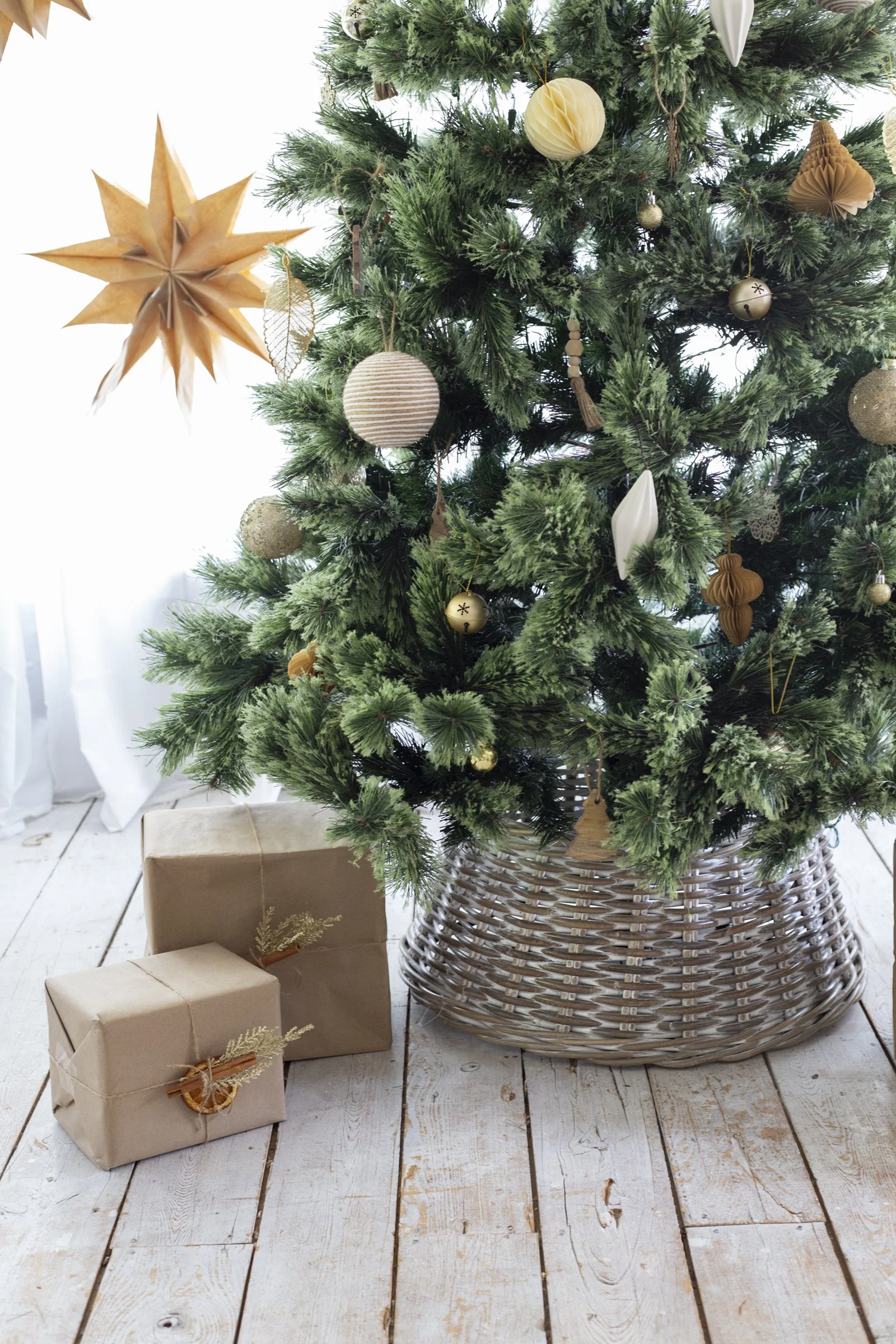  Wht Wash Tree Skirt 3 lg.jpg