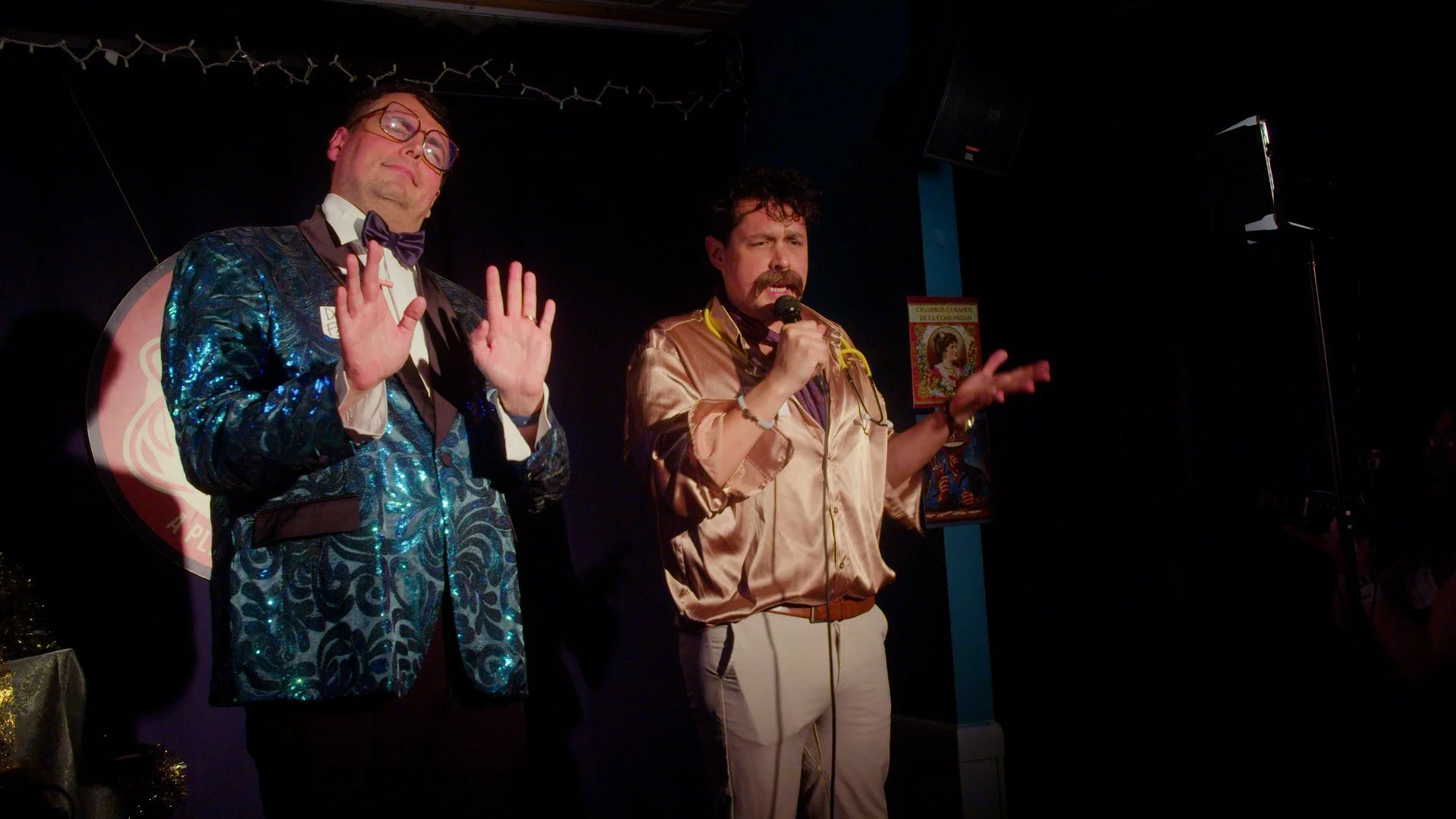 QED SHOW NOV.00_40_15_02.Still036.jpg