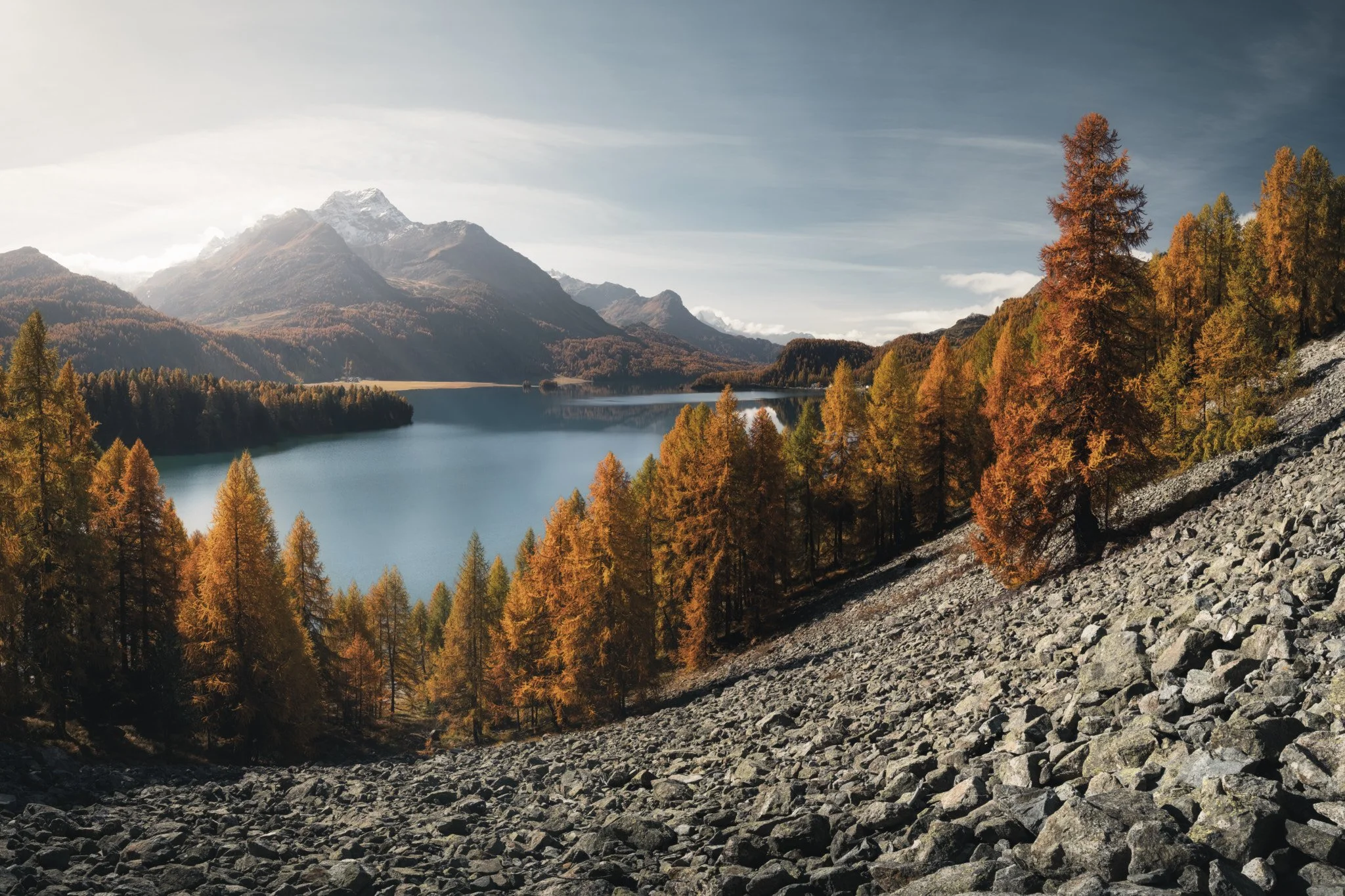 Herbstliches Bergpanorama im Engadin
