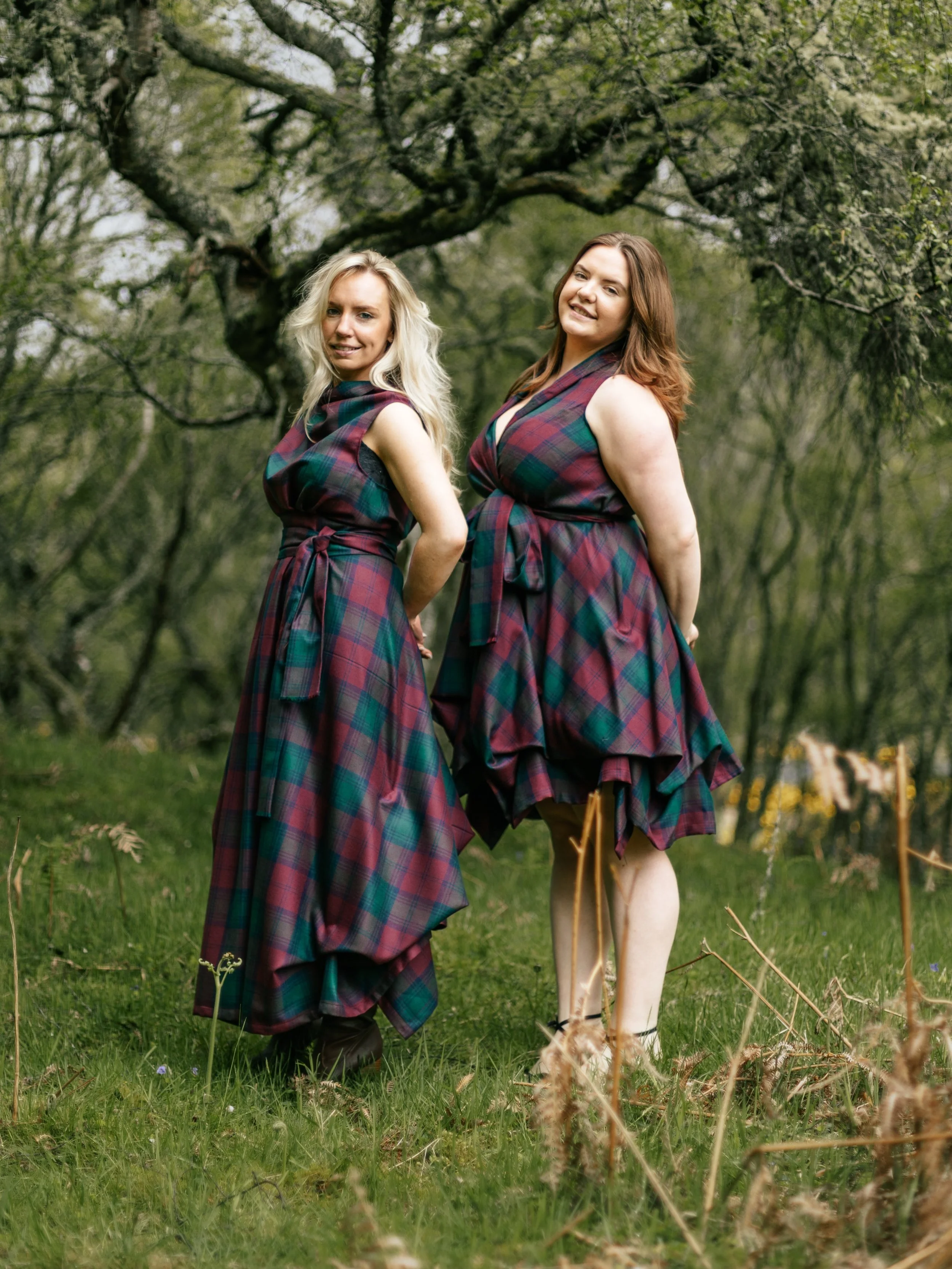 After a slightly manic few weeks I&rsquo;ve finally got round to sharing some of these pictures from our most recent day out with @thistle_and_cloth 

This was a super fun one, first stop was Loch Brora, then onto the stunning bluebells at Dunrobin C
